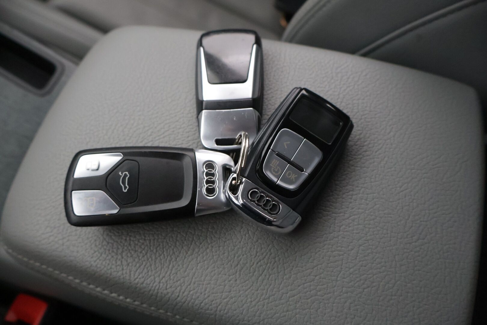 Audi A4 2017 Avant Business Sport 3,0 TDI 200 kW quattro * ACC / Webasto / Lane Assist /  Digimittaristo * - * Bluetooth / Kaukovaloautomatiikka / P-Tutkat  / Juuri huollettu * 