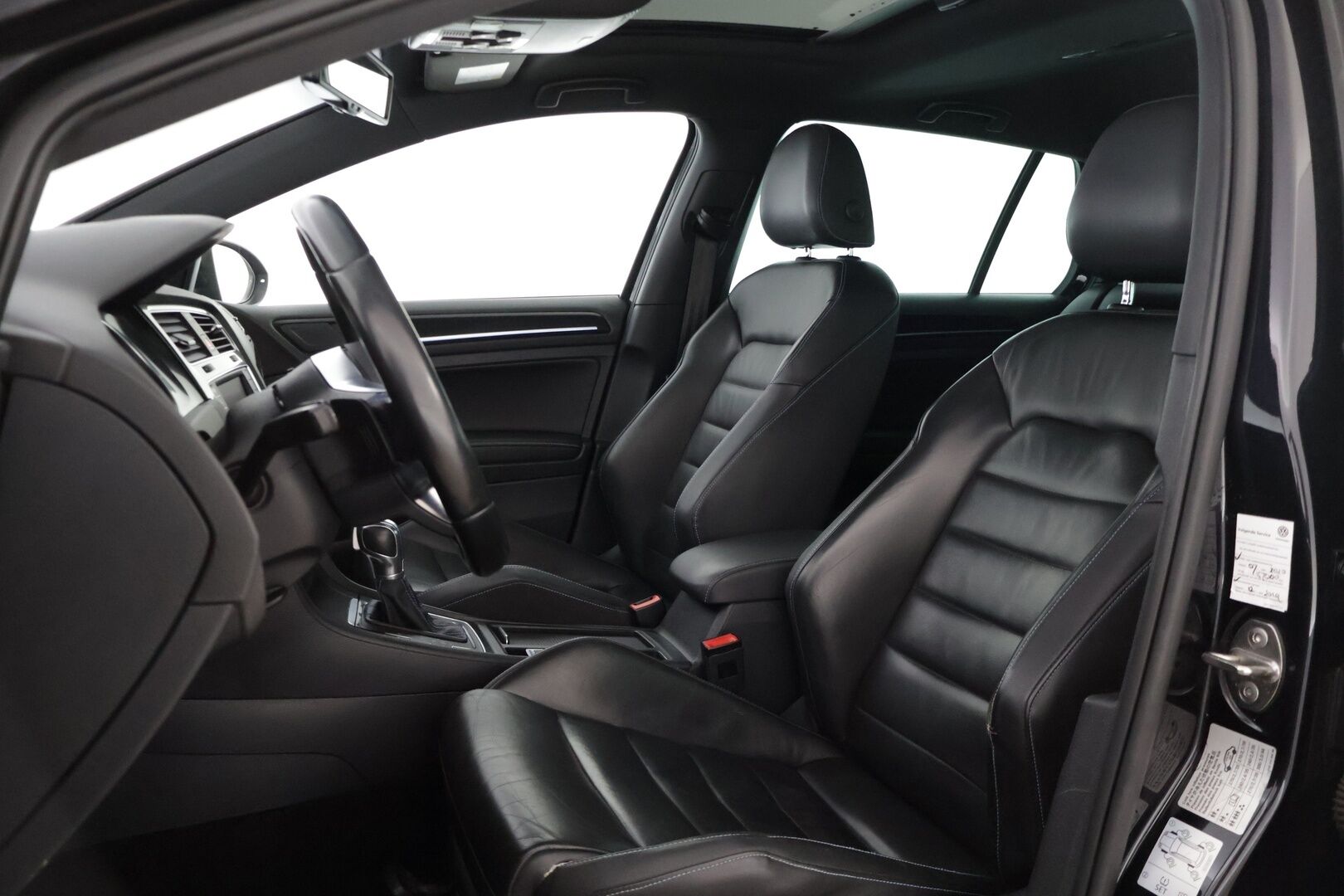 Volkswagen Golf 2015 GTE Plug-In Hybrid *Madallussarja / Sportti penkit / Adapt. Vakkari / Sport / Nahkasisusta * - Näyttävä & sporttinen golffi hyvillä varusteilla - HULLUT VÄLIPÄIVÄT KORKOTARJOUS 2,49%