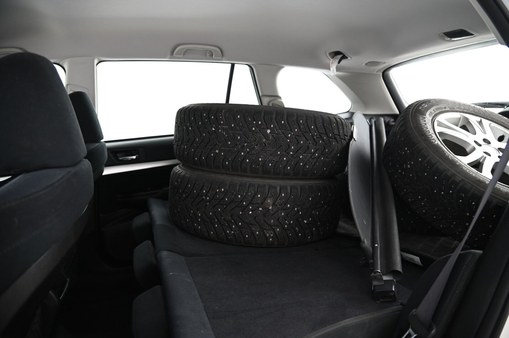 Subaru Legacy 2011 *Myydään Huutokaupat.com*
