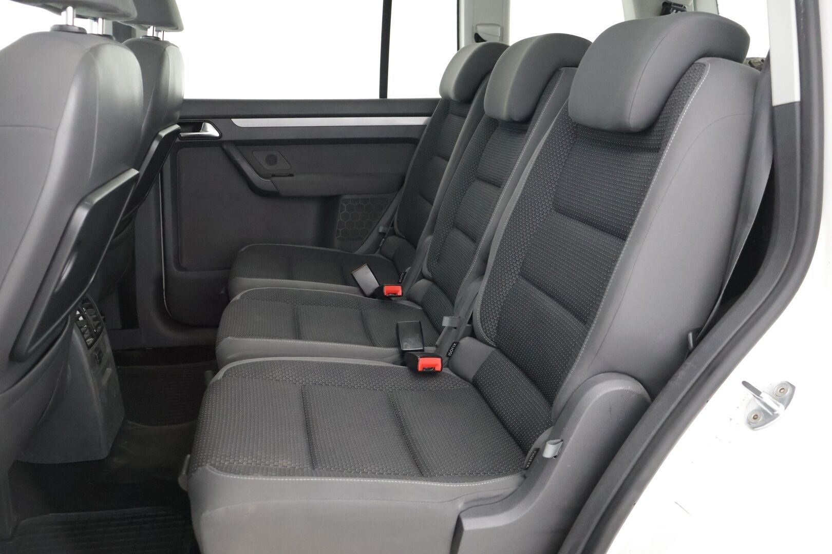 Volkswagen Touran 2011 Comfortline 1,6 TDI DSG 7-Paik.  *MYYDÄÄN HUUTOKAUPAT.COMISSA* - Webasto / Tutkat eteen ja taakse / Vetokoukku / Panoraama *