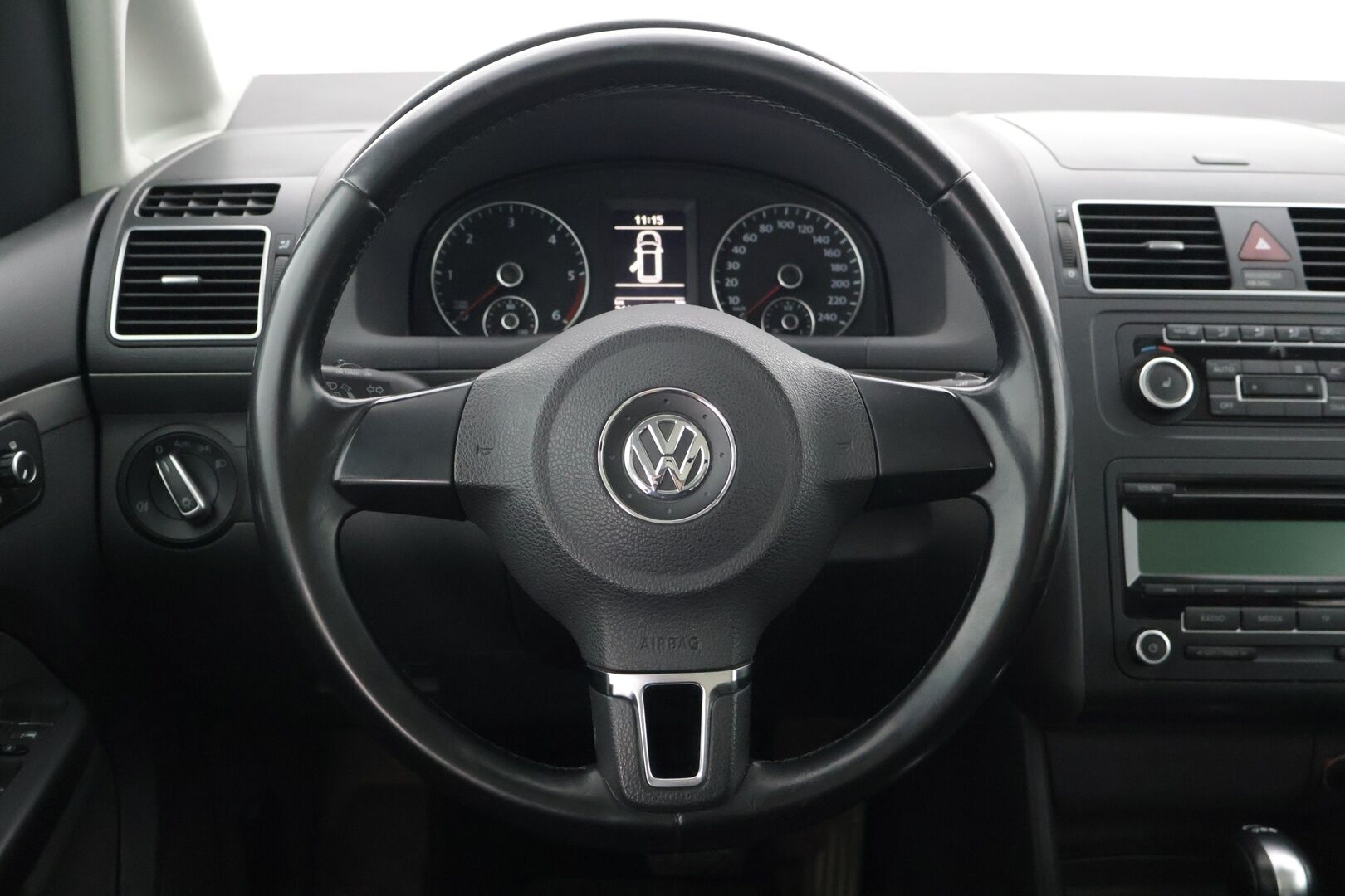 Volkswagen Touran 2011 Comfortline 1,6 TDI DSG 7-Paik.  *MYYDÄÄN HUUTOKAUPAT.COMISSA* - Webasto / Tutkat eteen ja taakse / Vetokoukku / Panoraama *