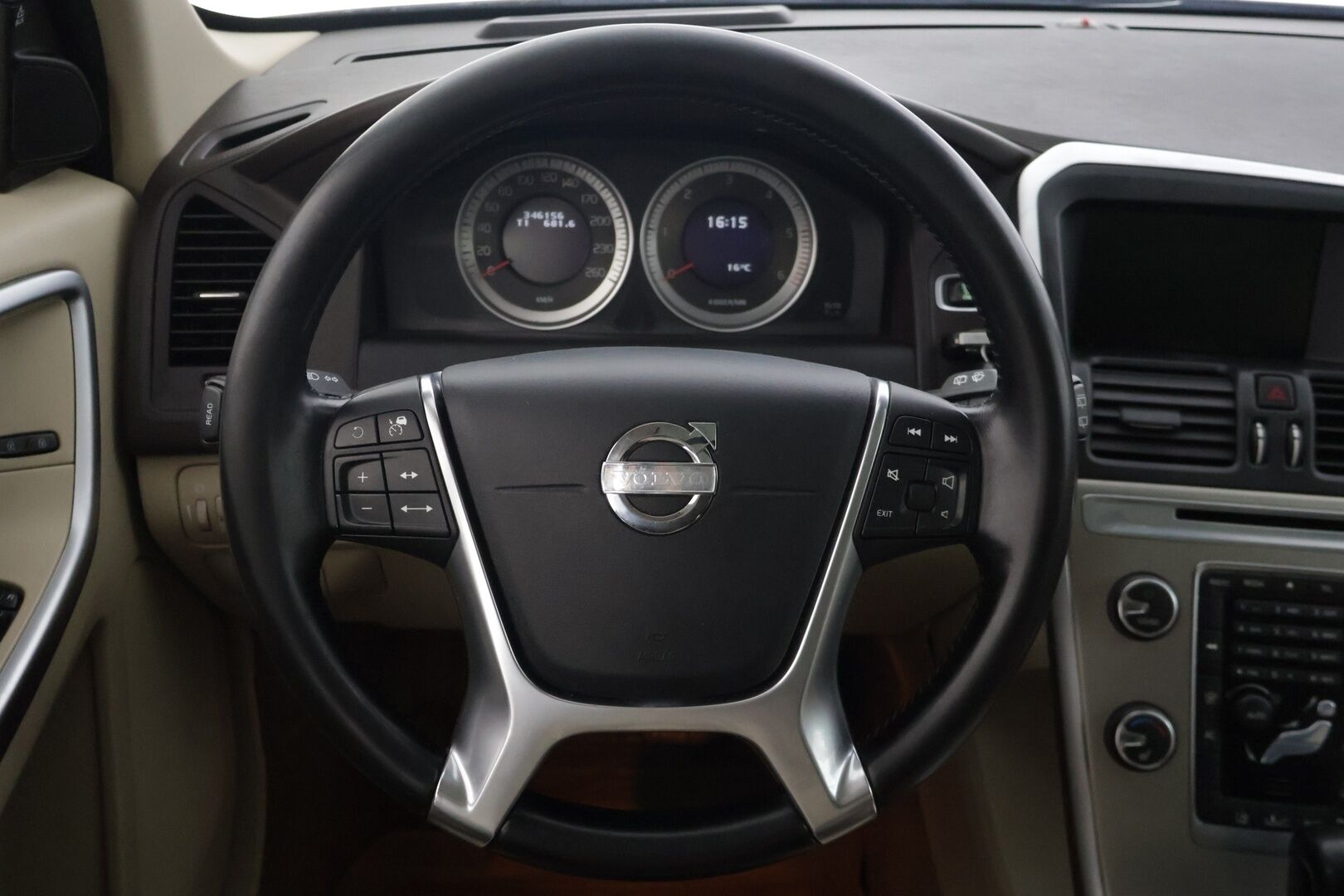 Volvo XC60 2011 D5 AWD Summum Business aut * Adapt. Vakkari / Webasto / Panorama / Blis / Kaistavahti * - * ACC / Hyvin huollettu / Kattavasta varusteltu * - HULLUT AVAJAISHULINAT KORKOTARJOUS 3,29 %