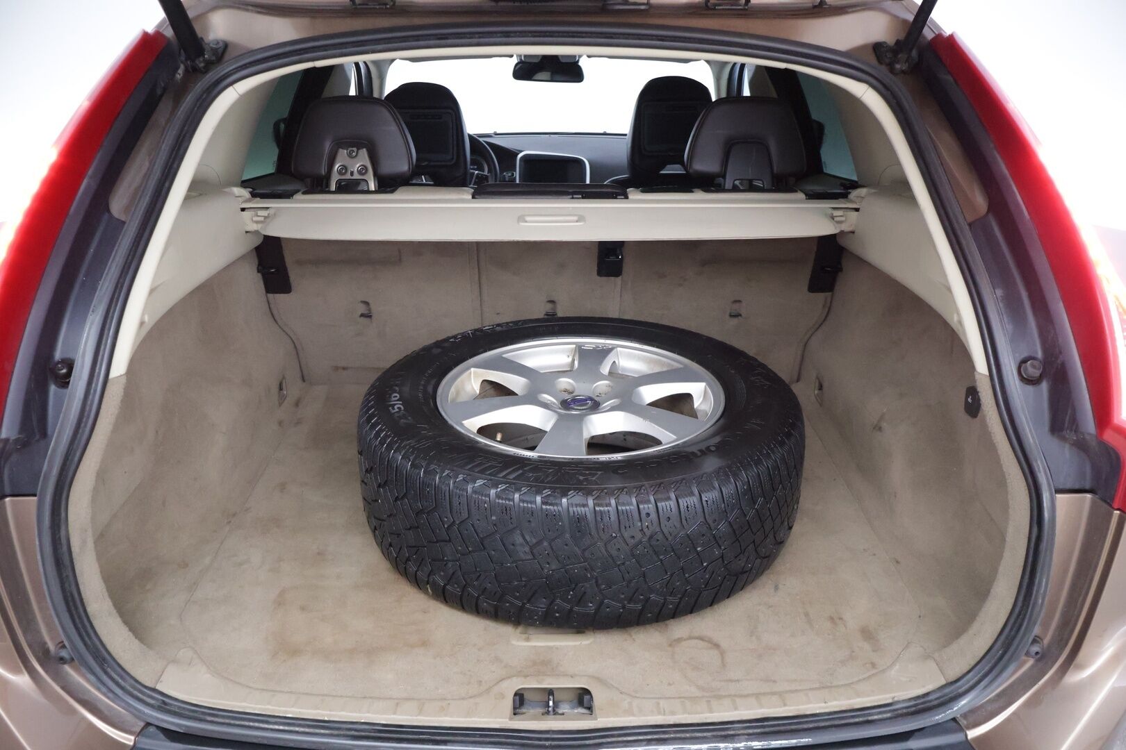 Volvo XC60 2011 D5 AWD Summum Business aut * Webasto / Panorama / Blis / Adapt. vakkari / Kaistavahti * - * Hyvin huollettu / Kattavasta varusteltu *