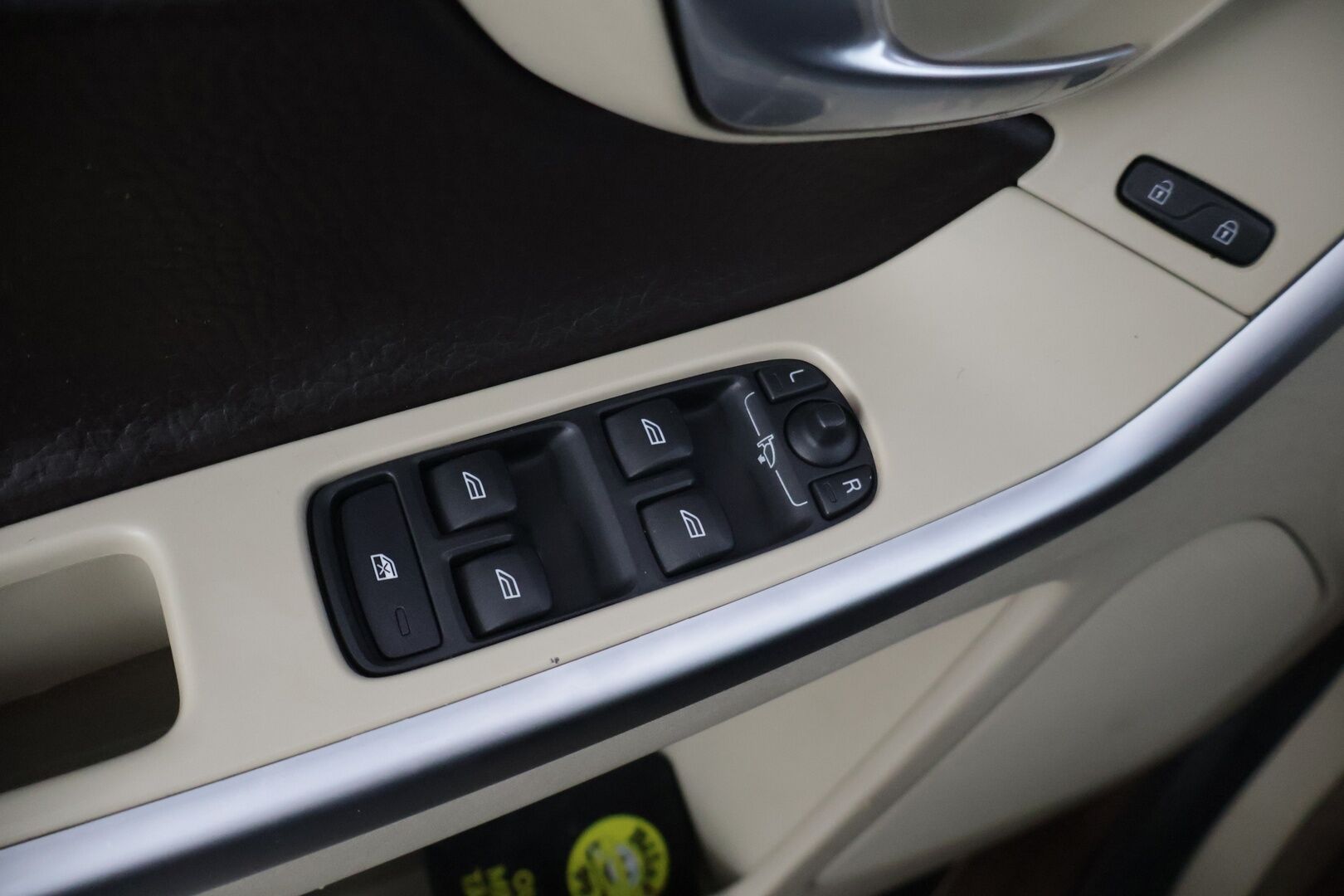 Volvo XC60 2011 D5 AWD Summum Business aut * Adapt. Vakkari / Webasto / Panorama / Blis / Kaistavahti * - * ACC / Hyvin huollettu / Kattavasta varusteltu * - HULLUT AVAJAISHULINAT KORKOTARJOUS 3,29 %