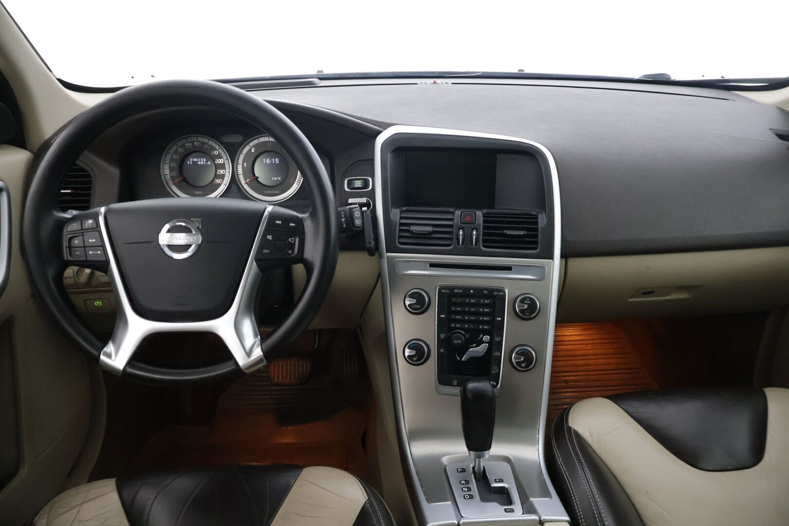 Volvo XC60 2011 D5 AWD Summum Business aut * Adapt. Vakkari / Webasto / Panorama / Blis / Kaistavahti * - * ACC / Hyvin huollettu / Kattavasta varusteltu * - HULLUT AVAJAISHULINAT KORKOTARJOUS 3,29 %