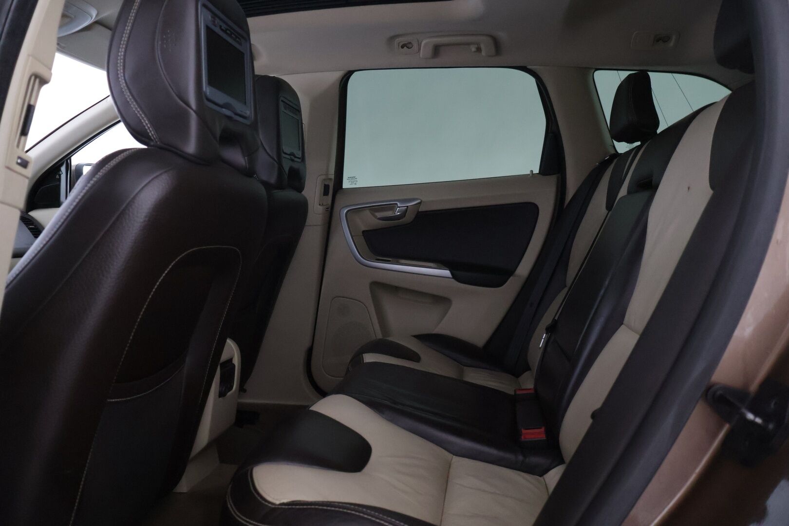 Volvo XC60 2011 D5 AWD Summum Business aut * Adapt. Vakkari / Webasto / Panorama / Blis / Kaistavahti * - * ACC / Hyvin huollettu / Kattavasta varusteltu * - HULLUT AVAJAISHULINAT KORKOTARJOUS 3,29 %