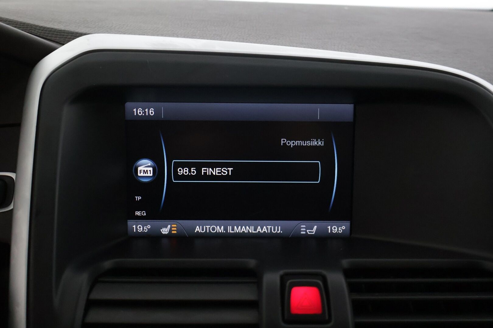 Volvo XC60 2011 D5 AWD Summum Business aut * Adapt. Vakkari / Webasto / Panorama / Blis / Kaistavahti * - * ACC / Hyvin huollettu / Kattavasta varusteltu * - HULLUT AVAJAISHULINAT KORKOTARJOUS 3,29 %