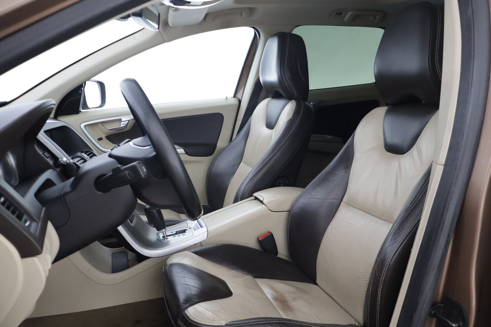 Volvo XC60 2011 D5 AWD Summum Business aut * Adapt. Vakkari / Webasto / Panorama / Blis / Kaistavahti * - * ACC / Hyvin huollettu / Kattavasta varusteltu * - HULLUT AVAJAISHULINAT KORKOTARJOUS 3,29 %