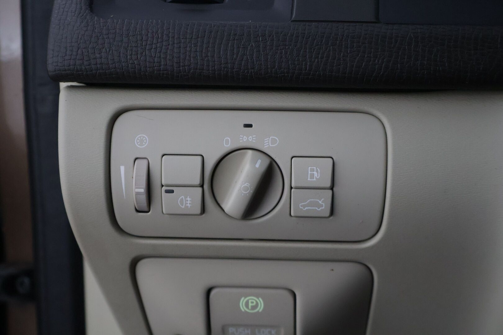 Volvo XC60 2011 D5 AWD Summum Business aut * Adapt. Vakkari / Webasto / Panorama / Blis / Kaistavahti * - * ACC / Hyvin huollettu / Kattavasta varusteltu * - HULLUT AVAJAISHULINAT KORKOTARJOUS 3,29 %