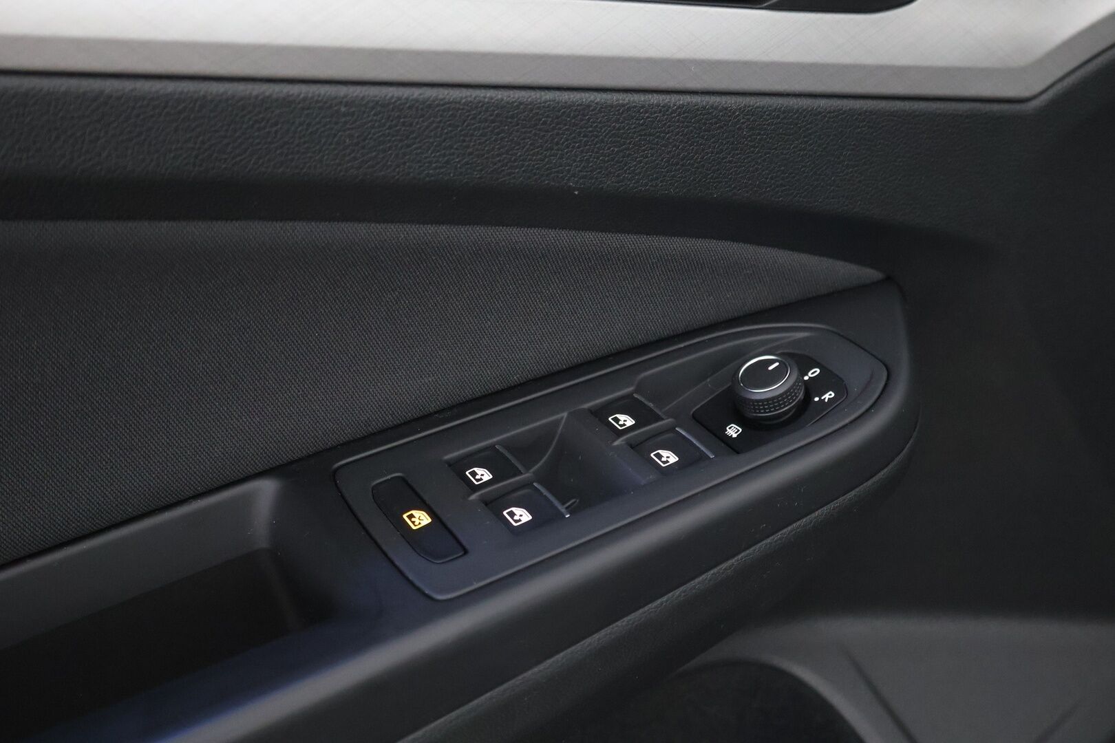 Volkswagen Golf 2020 First Edition 1,5 eTSI 110 kW (MHEV) DSG-automaatti - Suomiauto / Webasto / Adapt.Vakkari / Digimittari / LED / Ratinlämmitys / KeyLess / Apple&Android / Navi / Huippuvarusteet!