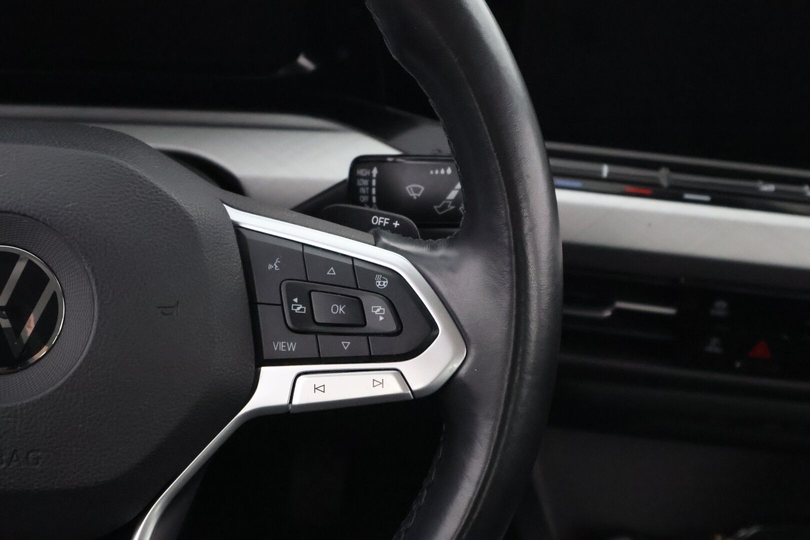 Volkswagen Golf 2020 First Edition 1,5 eTSI 110 kW (MHEV) DSG-automaatti - Suomiauto / Webasto / Adapt.Vakkari / Digimittari / LED / Ratinlämmitys / KeyLess / Apple&Android / Navi / Huippuvarusteet!
