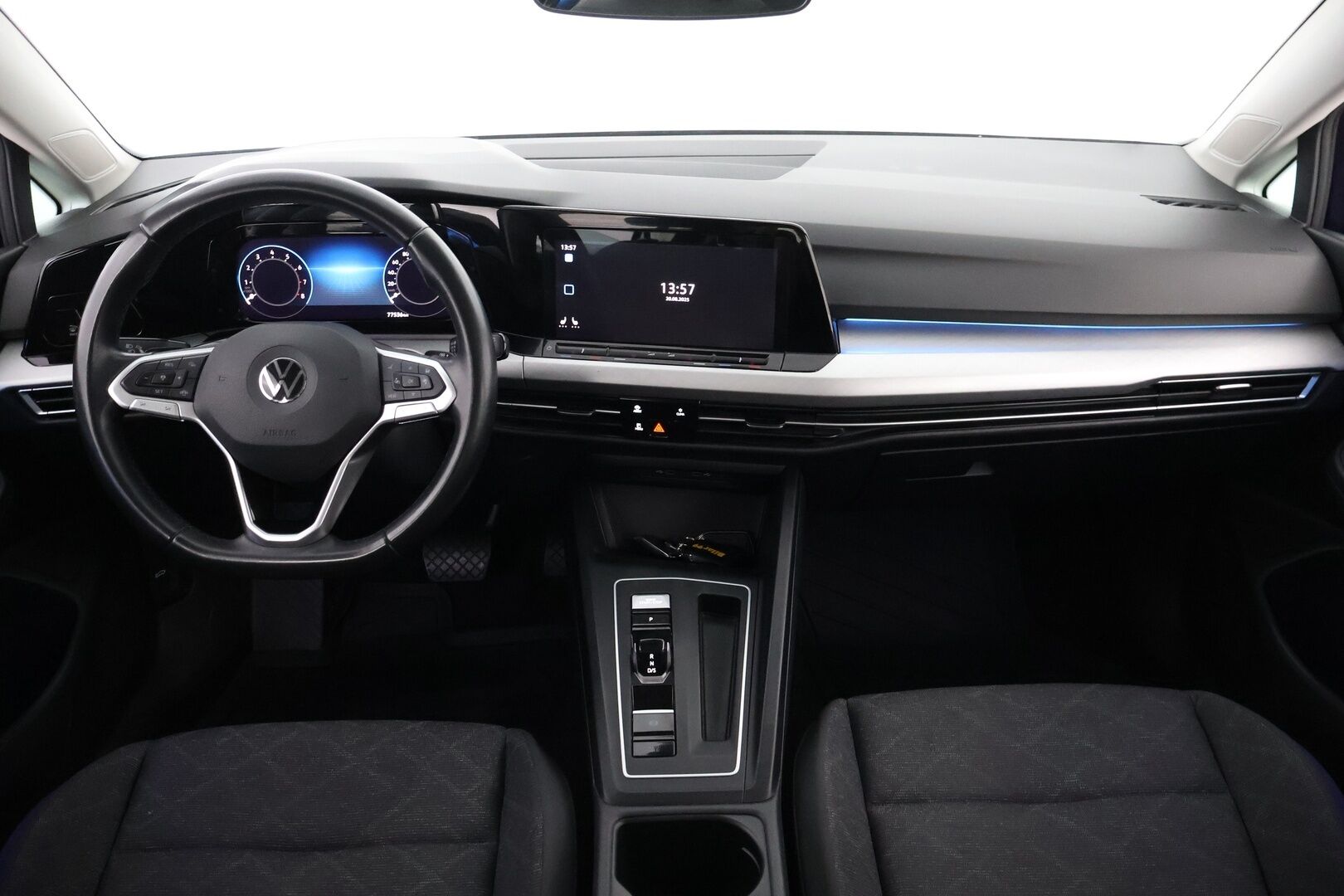 Volkswagen Golf 2020 First Edition 1,5 eTSI 110 kW (MHEV) DSG-automaatti - Suomiauto / Webasto / Adapt.Vakkari / Digimittari / LED / Ratinlämmitys / KeyLess / Apple&Android / Navi / Huippuvarusteet!