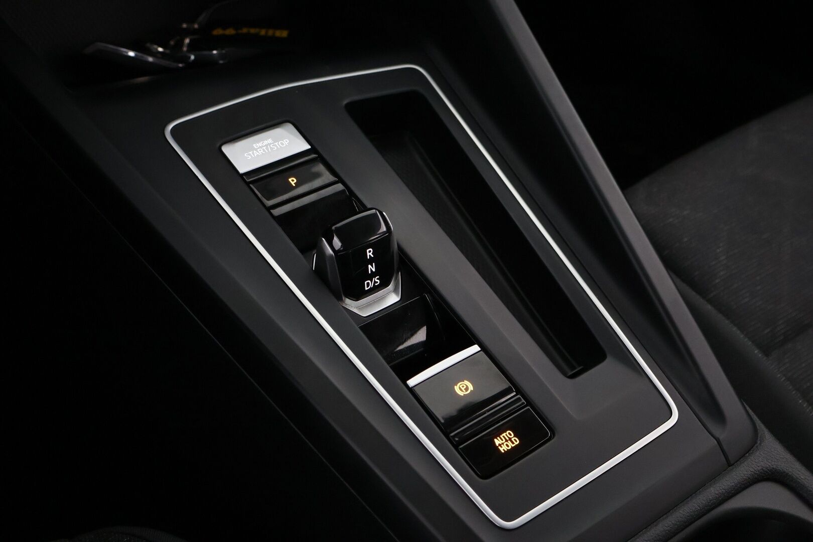 Volkswagen Golf 2020 First Edition 1,5 eTSI 110 kW (MHEV) DSG-automaatti - Suomiauto / Webasto / Adapt.Vakkari / Digimittari / LED / Ratinlämmitys / KeyLess / Apple&Android / Navi / Huippuvarusteet!