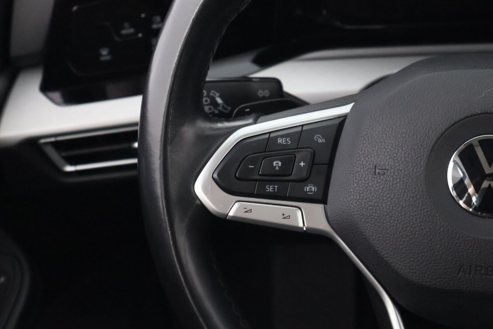 Volkswagen Golf 2020 First Edition 1,5 eTSI 110 kW (MHEV) DSG-automaatti *Webasto / ACC / LED / Navi / Digimittari* - Suomiauto / Ratinlämmitys / KeyLess / Apple&Android / Huippuvarusteet! - HULLUT VÄLIPÄIVÄT KORKOTARJOUS 2,49%