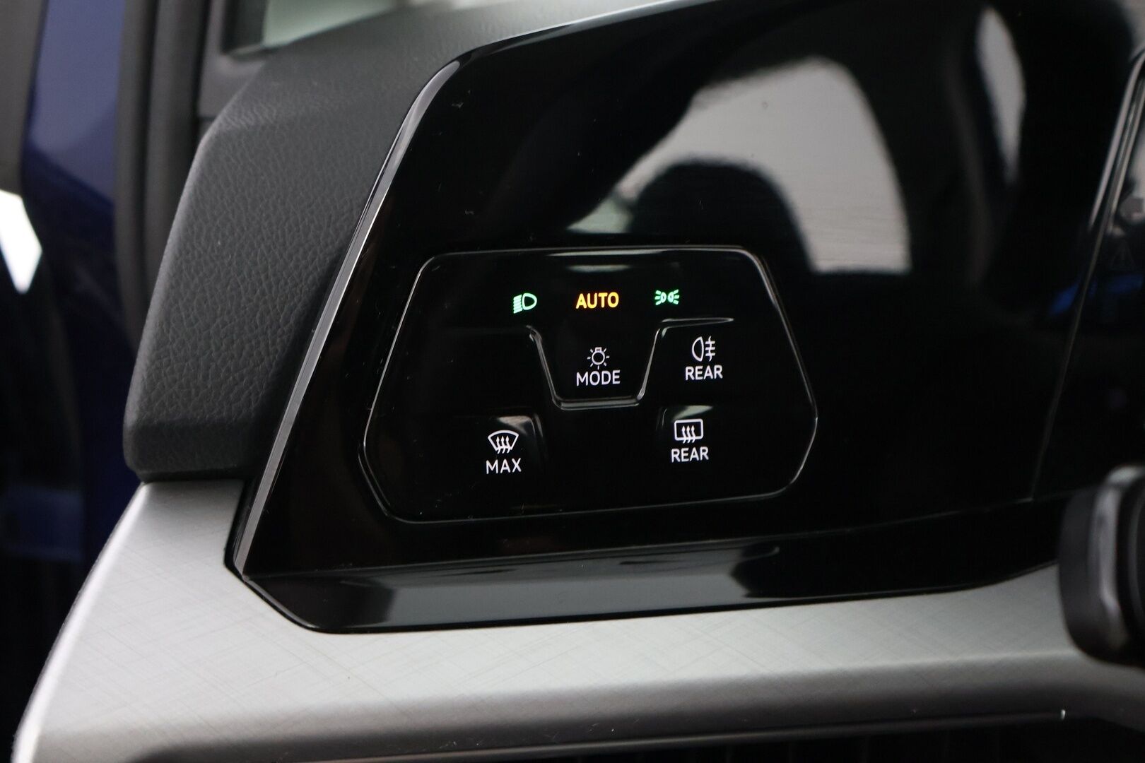 Volkswagen Golf 2020 First Edition 1,5 eTSI 110 kW (MHEV) DSG-automaatti - Suomiauto / Webasto / Adapt.Vakkari / Digimittari / LED / Ratinlämmitys / KeyLess / Apple&Android / Navi / Huippuvarusteet!