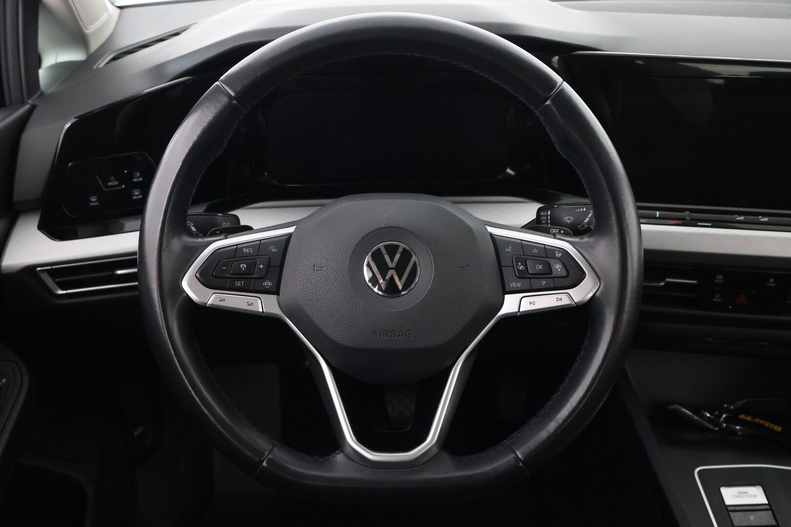 Volkswagen Golf 2020 First Edition 1,5 eTSI 110 kW (MHEV) DSG-automaatti - Suomiauto / Webasto / Adapt.Vakkari / Digimittari / LED / Ratinlämmitys / KeyLess / Apple&Android / Navi / Huippuvarusteet!