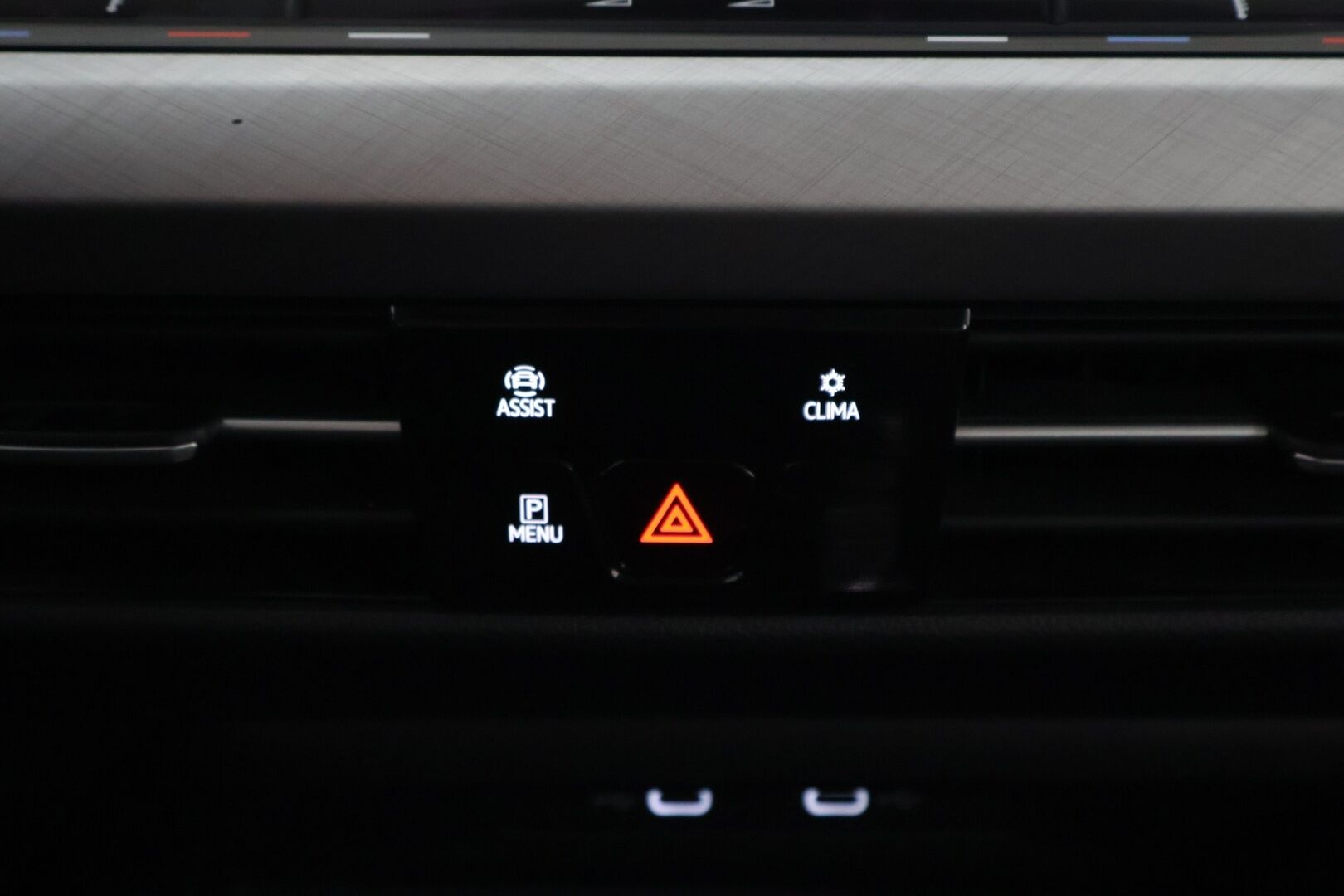 Volkswagen Golf 2020 First Edition 1,5 eTSI 110 kW (MHEV) DSG-automaatti - Suomiauto / Webasto / Adapt.Vakkari / Digimittari / LED / Ratinlämmitys / KeyLess / Apple&Android / Navi / Huippuvarusteet!