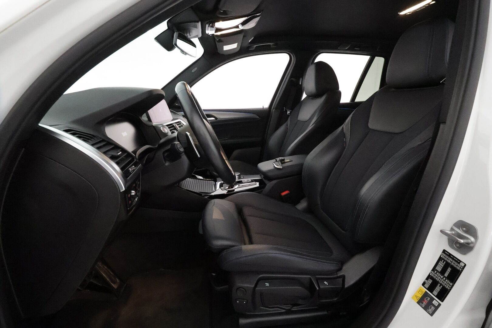 BMW X3 2021 G01 xDrive 30e Charged Edition M Sport *ALV / H&K / Adapt.vakkari / 360 kamera / Keyless / Sportpenkit / Apple&Android* - 3,99 % KORKOTARJOUS TÄHÄN AUTOON - Akku kuntotarkastettu! / 1-om Suomi-auto / Kahdet renkaat / Merkkihuollettu