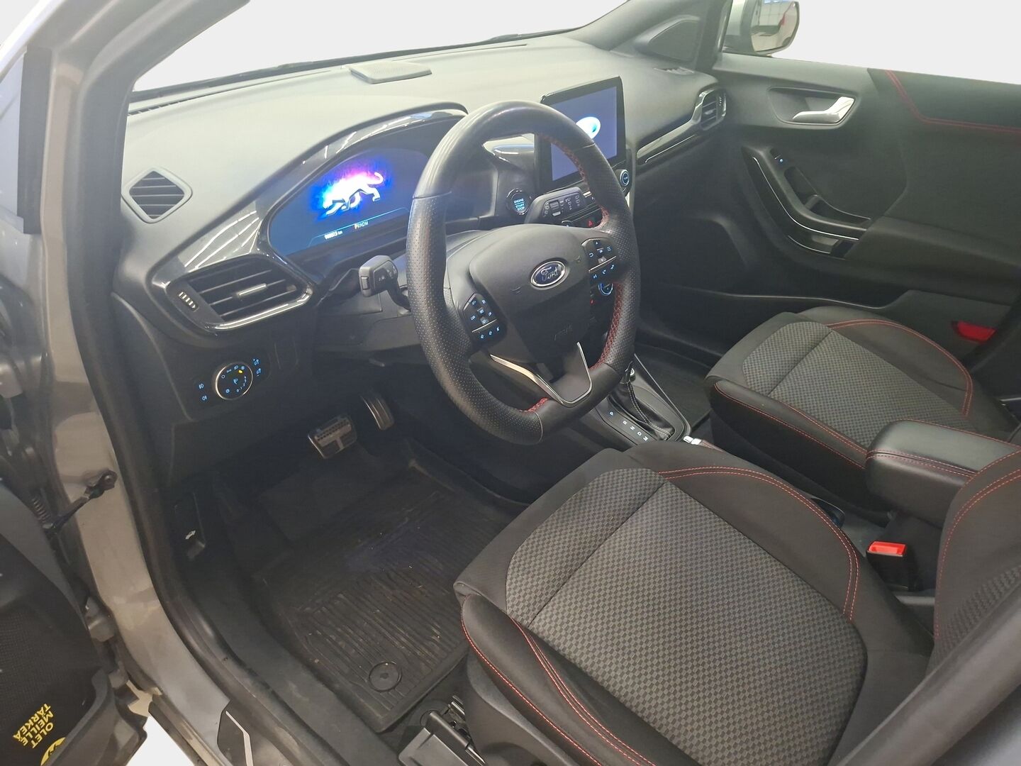 Ford Puma 2020 1,0 EcoBoost 125hv A7 ST-Line * Navi / Lohko+sisä / Vakionopeudensäädin / Lämmitettävä tuulilasi / Tutkat * - Kahdet hyvät renkaat Fordin vanteilla! / Viimeisin huolto 90tkm - HULLU BLACKWEEK KORKOTARJOUS 2,49%