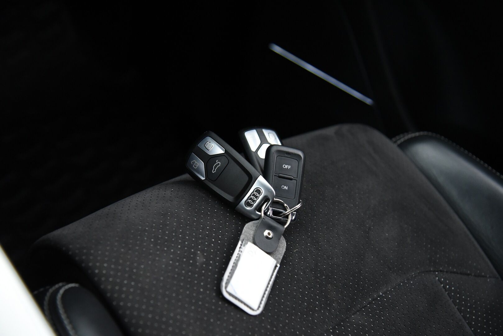 Audi Q7 2016 3,0 V6 TDI 200 kW quattro tiptronic S-Line 7p - Vetokoukku | Webasto | BOSE | Digimittaristo | Muistipenkki | MMI+ | LED