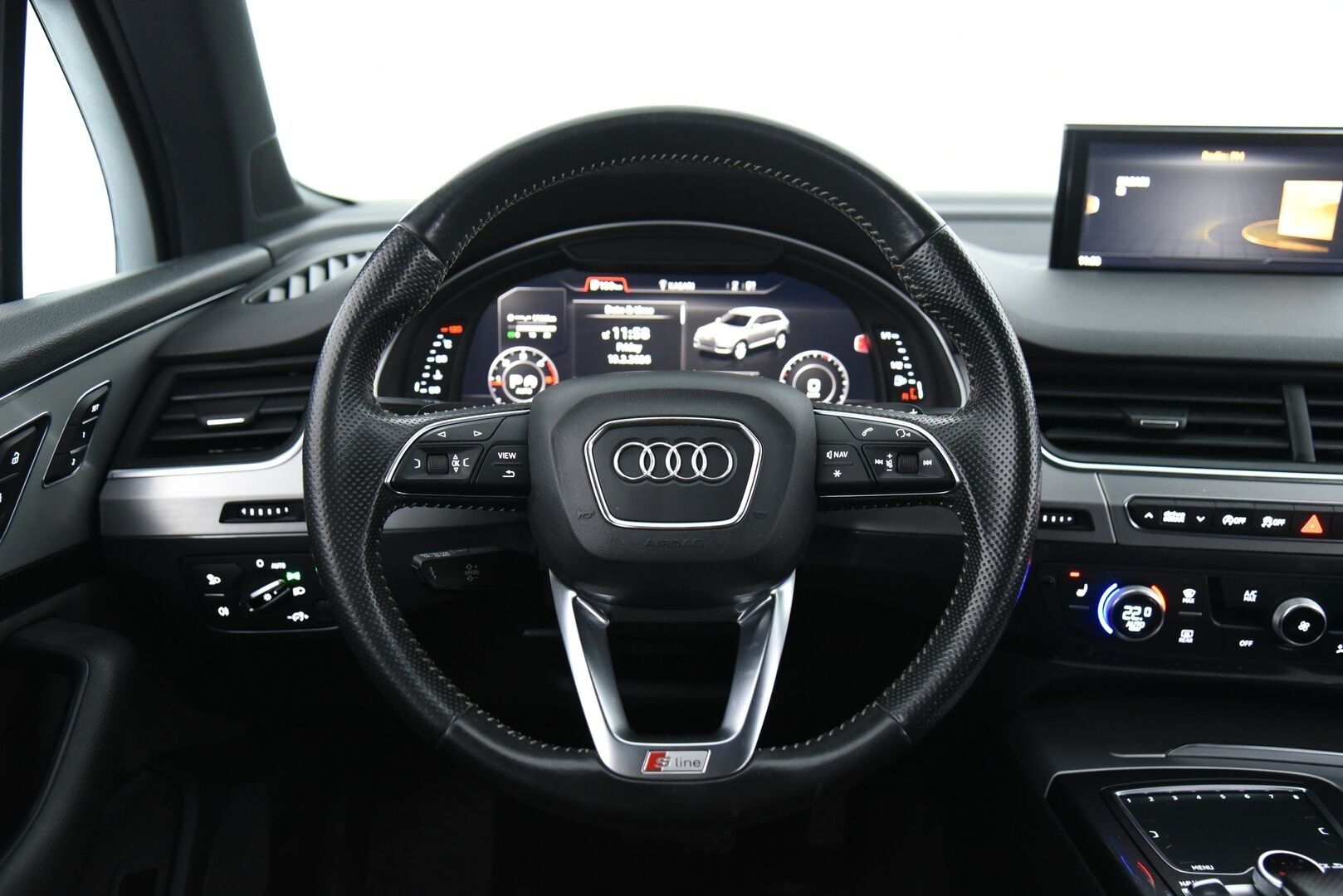 Audi Q7 2016 3,0 V6 TDI 200 kW quattro tiptronic S-Line 7p / Vetokoukku / Webasto / Bose / Digimittaristo / Muistipenkki / MMI+ / LED - P-Tutkat / Tehokas 200kW -malli 7-paikkaisena!
