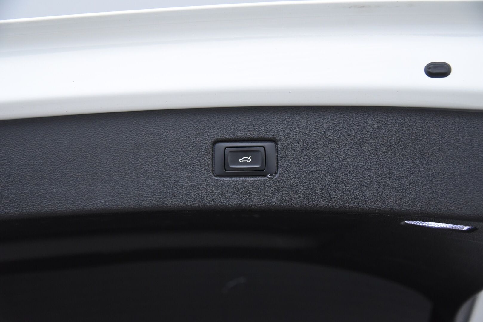 Audi Q7 2016 3,0 V6 TDI 200 kW quattro tiptronic S-Line 7p * Vetokoukku / Webasto / Bose / Digimittaristo / Muistipenkki / MMI+ / LED * - Muistipenkki / Alletaittuva koukku / MMI+ / Pa-lämmitin - HULLUT AVAJAISHULINAT KORKOTARJOUS 3,29 %