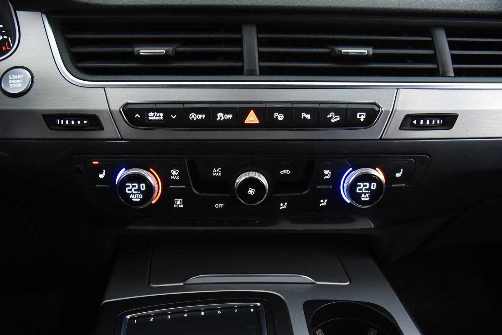 Audi Q7 2016 3,0 V6 TDI 200 kW quattro tiptronic S-Line 7p * Vetokoukku / Webasto / Bose / Digimittaristo / Muistipenkki / MMI+ / LED * - Muistipenkki / Alletaittuva koukku / MMI+ / Pa-lämmitin - HULLUT AVAJAISHULINAT KORKOTARJOUS 3,29 %