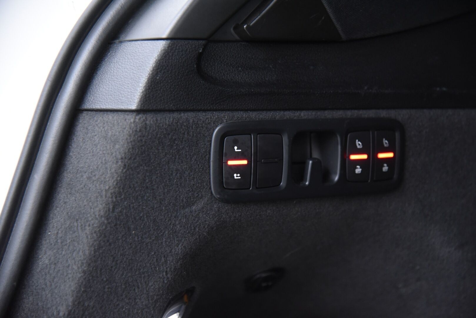 Audi Q7 2016 3,0 V6 TDI 200 kW quattro tiptronic S-Line 7p / Vetokoukku / Webasto / Bose / Digimittaristo / Muistipenkki / MMI+ / LED - P-Tutkat / Tehokas 200kW -malli 7-paikkaisena!