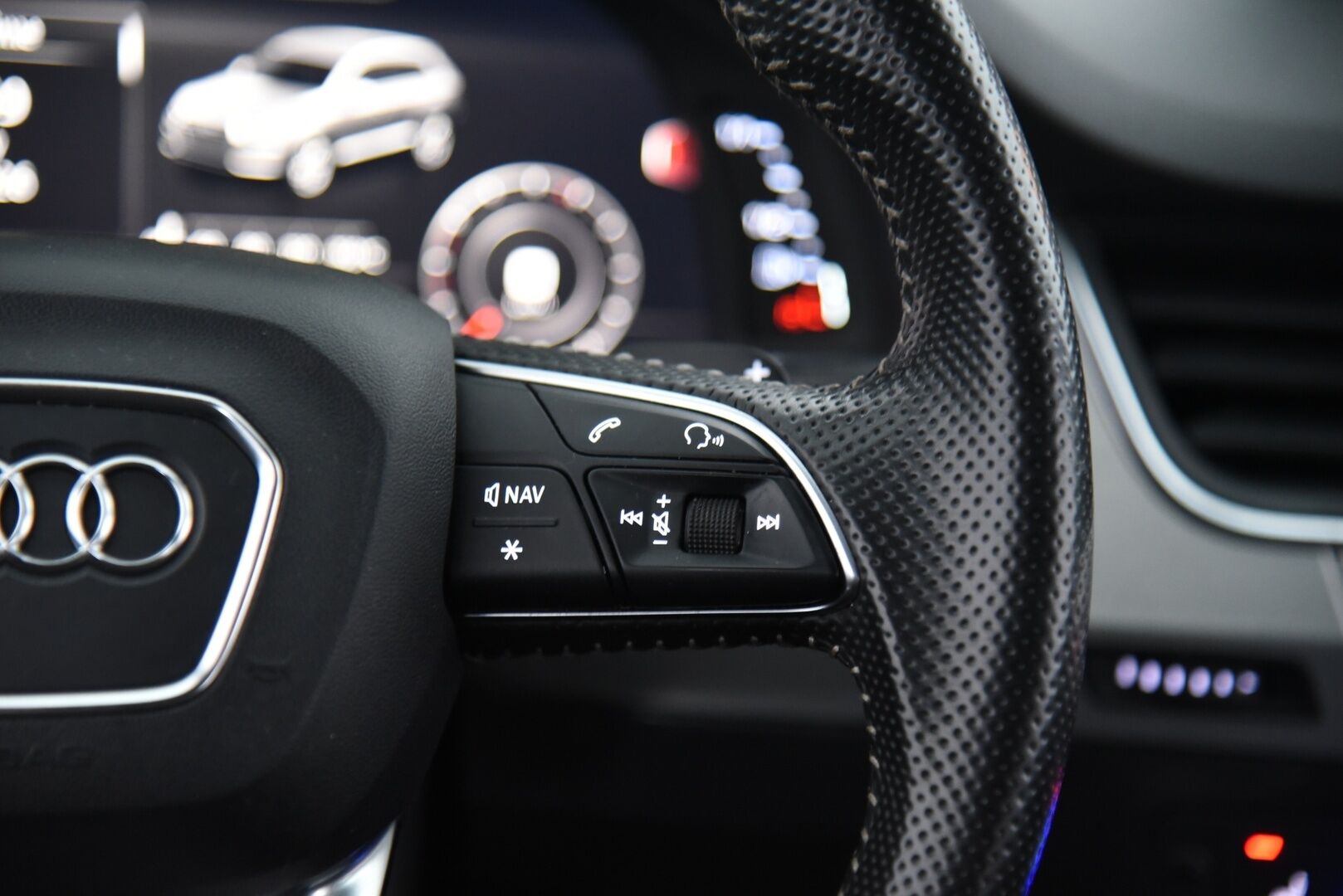 Audi Q7 2016 3,0 V6 TDI 200 kW quattro tiptronic S-Line 7p * Vetokoukku / Webasto / Bose / Digimittaristo / Muistipenkki / MMI+ / LED * - Muistipenkki / Alletaittuva koukku / MMI+ / Pa-lämmitin - HULLUT AVAJAISHULINAT KORKOTARJOUS 3,29 %