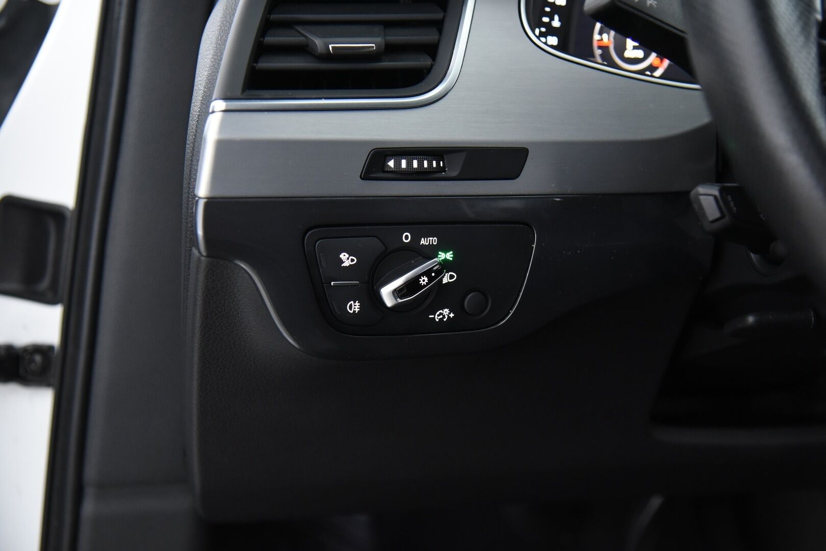 Audi Q7 2016 3,0 V6 TDI 200 kW quattro tiptronic S-Line 7p - Vetokoukku | Webasto | BOSE | Digimittaristo | Muistipenkki | MMI+ | LED
