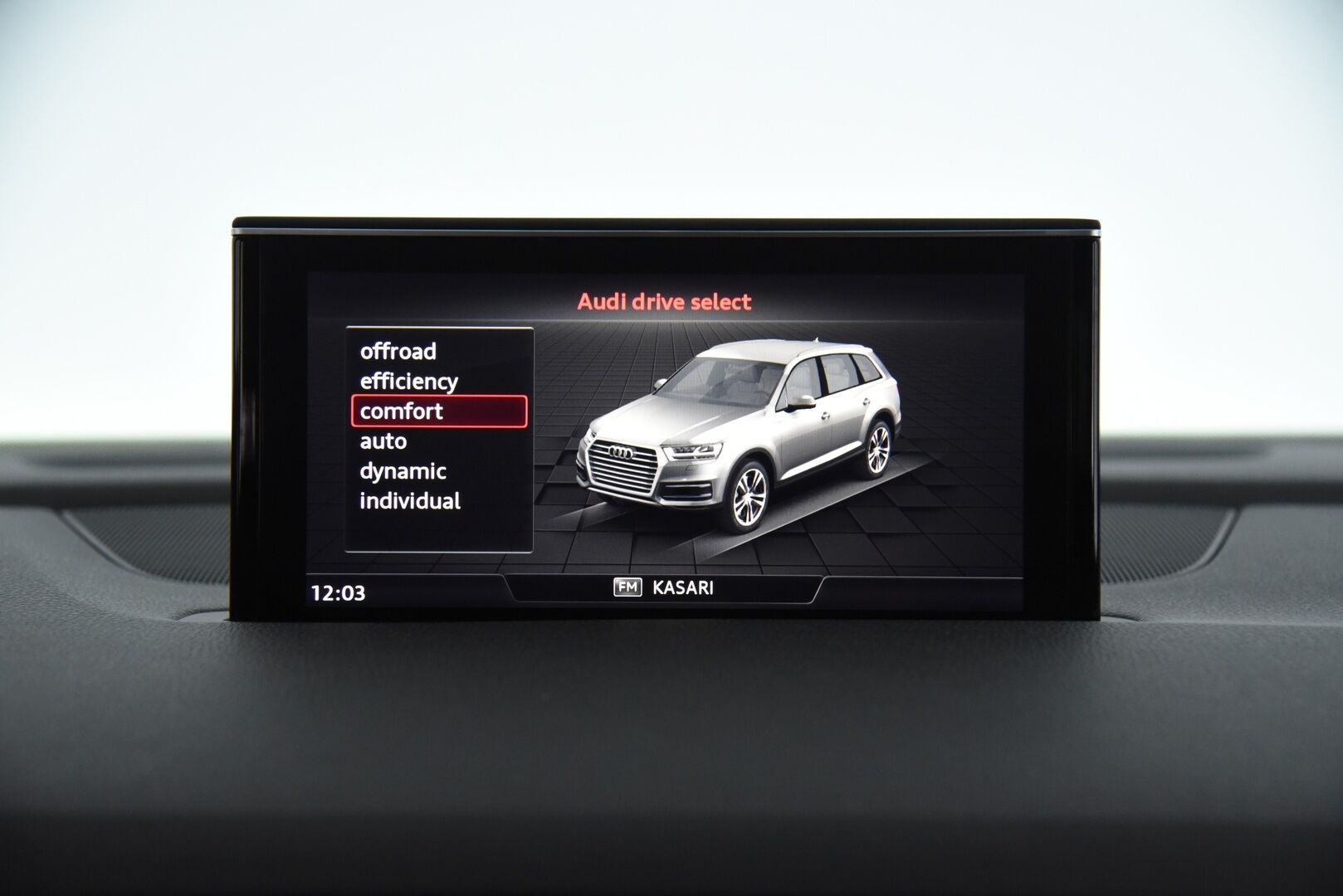 Audi Q7 2016 3,0 V6 TDI 200 kW quattro tiptronic S-Line 7p * Vetokoukku / Webasto / Bose / Digimittaristo / Muistipenkki / MMI+ / LED * - Muistipenkki / Alletaittuva koukku / MMI+ / Pa-lämmitin - HULLUT AVAJAISHULINAT KORKOTARJOUS 3,29 %