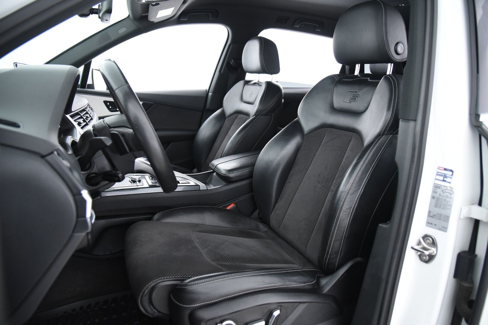 Audi Q7 2016 3,0 V6 TDI 200 kW quattro tiptronic S-Line 7p * Vetokoukku / Webasto / Bose / Digimittaristo / Muistipenkki / MMI+ / LED * - Muistipenkki / Alletaittuva koukku / MMI+ / Pa-lämmitin - HULLUT AVAJAISHULINAT KORKOTARJOUS 3,29 %