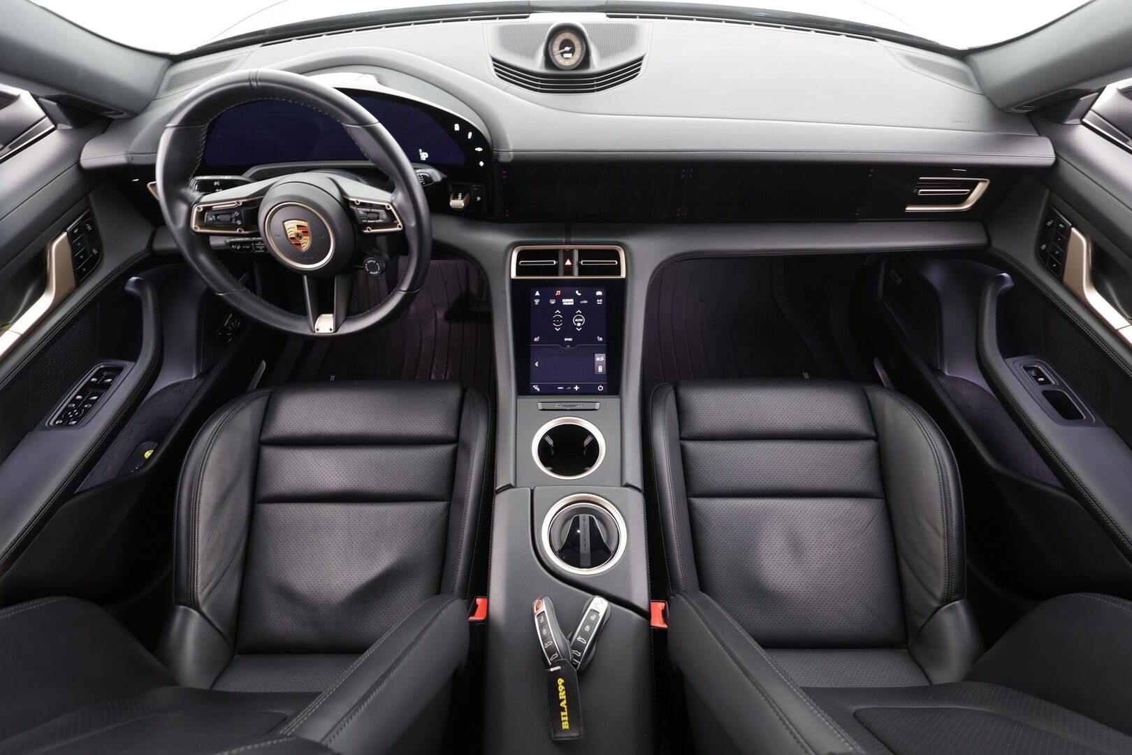 Porsche Taycan 2020 4S 420 kW * Sport-Chrono / Bose / 18-ist muistilla / PDLS+ / PASM / 360 Kamera / Lämpöpumppu * - 1.Om Suomi-auto / Näyttö matkustajalle / Akku kuntotarkastettu / Merkkihuollettu / Kahdet renkaat aluvanteilla