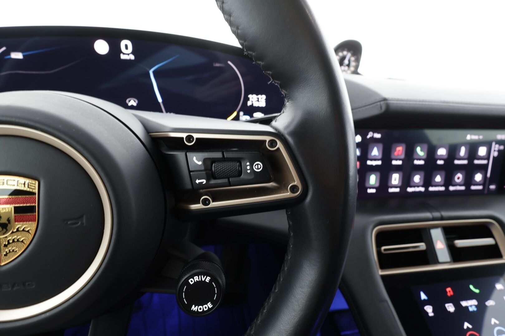 Porsche Taycan 2020 4S 420 kW * Sport-Chrono / Bose / 18-ist muistilla / PDLS+ / PASM / 360 Kamera / Lämpöpumppu * - 1.Om Suomi-auto / Näyttö matkustajalle / Akku kuntotarkastettu / Merkkihuollettu / Kahdet renkaat aluvanteilla