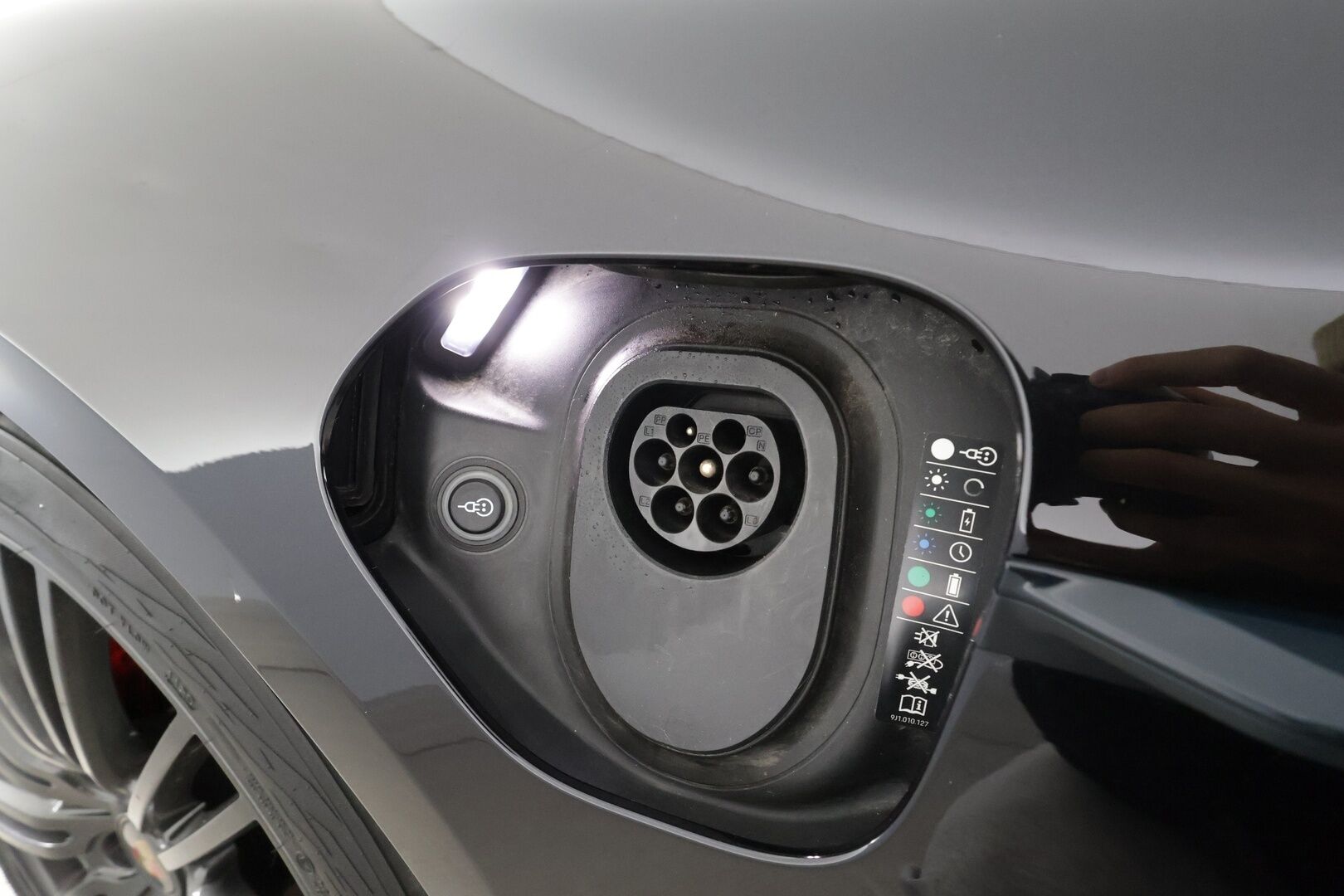 Porsche Taycan 2020 4S 420 kW * Sport-Chrono / Bose / 18-ist muistilla / PDLS+ / PASM / 360 Kamera / Lämpöpumppu * - 1.Om Suomi-auto / Näyttö matkustajalle / Akku kuntotarkastettu / Merkkihuollettu / Kahdet renkaat aluvanteilla