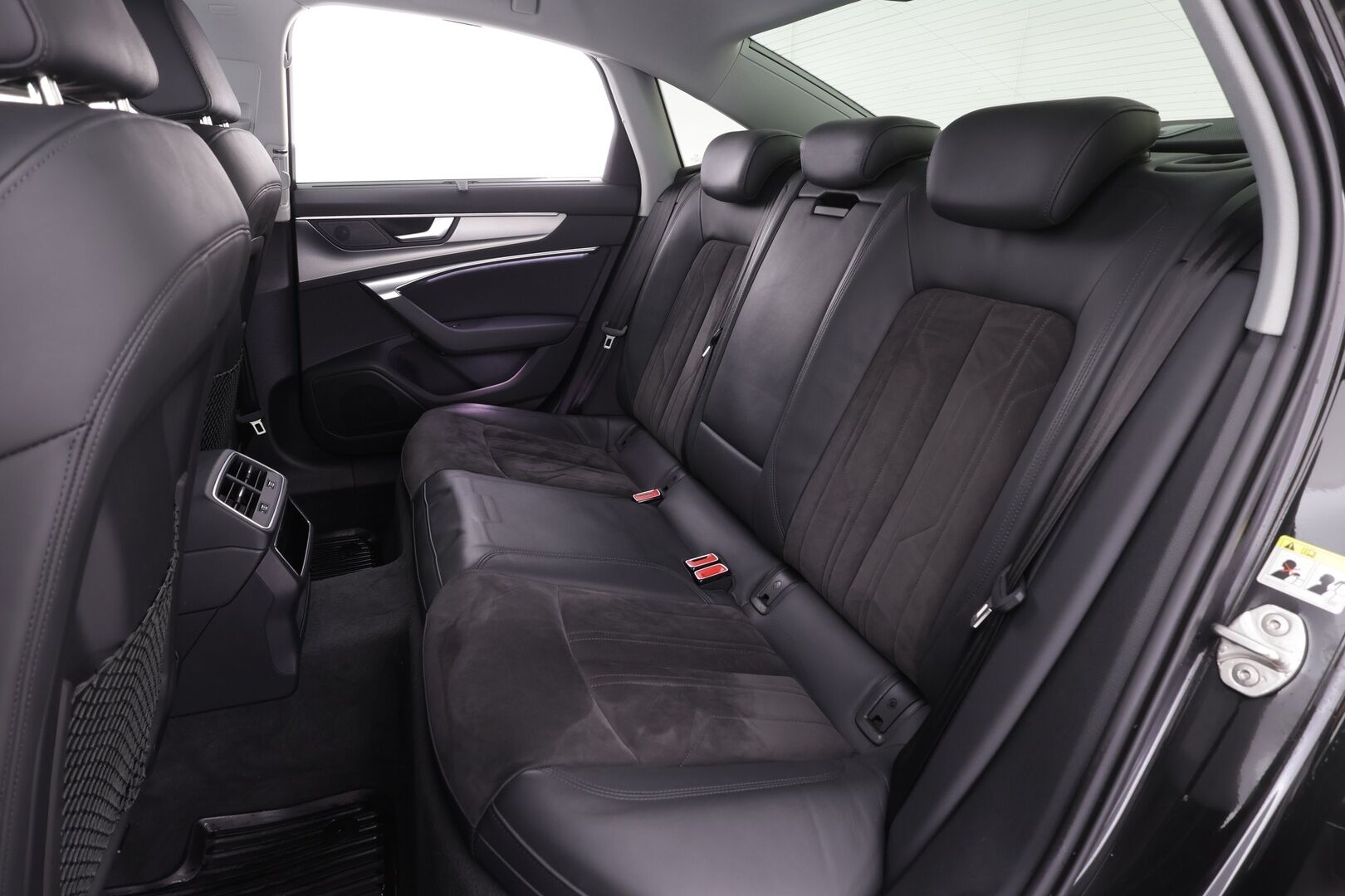 Audi A6 2021 Sedan Business Sport 50 TFSI e quattro S tronic * ACC / Night Vision / 360° / HUD / Muistipenkki / Matrix LED / Navi * - Akku kuntotarkastettu / Imuovet / Sähköpenkit / Kahdet renkaat aluvanteilla / Huippuvarusteet