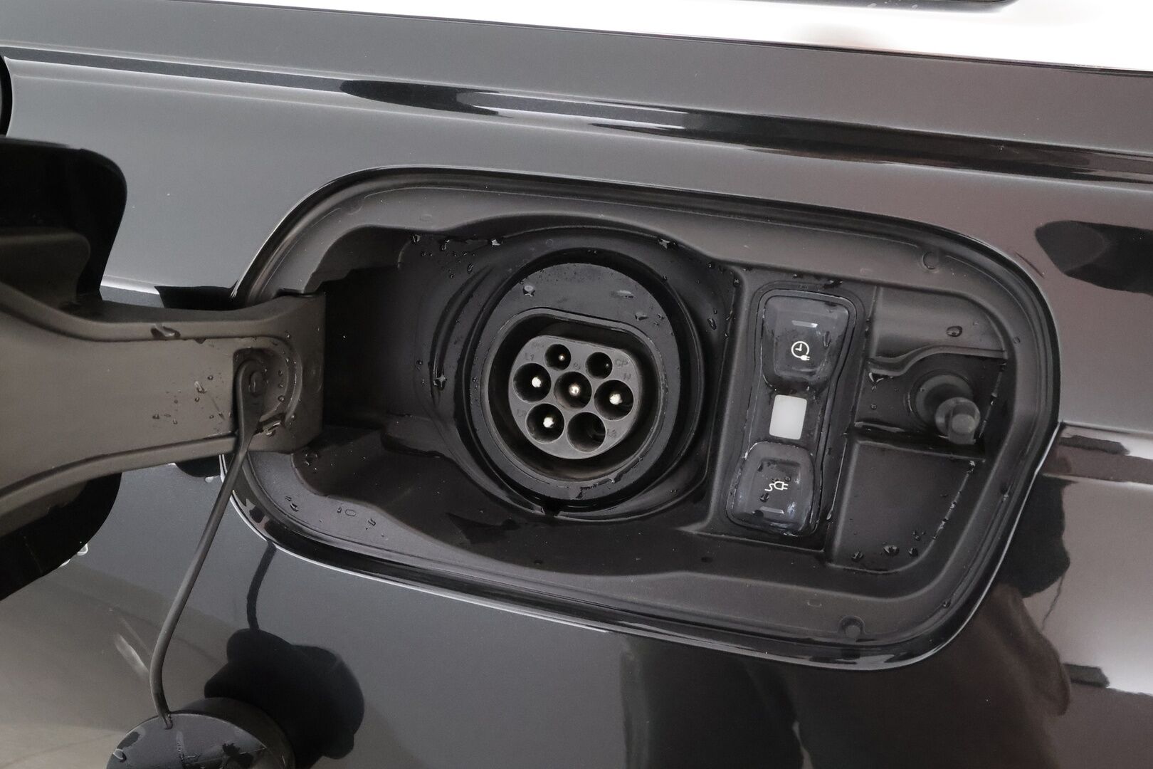 Audi A6 2021 Sedan Business Sport 50 TFSI e quattro S tronic * ACC / Night Vision / 360° / HUD / Muistipenkki / Matrix LED / Navi * - Akku kuntotarkastettu / Imuovet / Sähköpenkit / Kahdet renkaat aluvanteilla / Huippuvarusteet