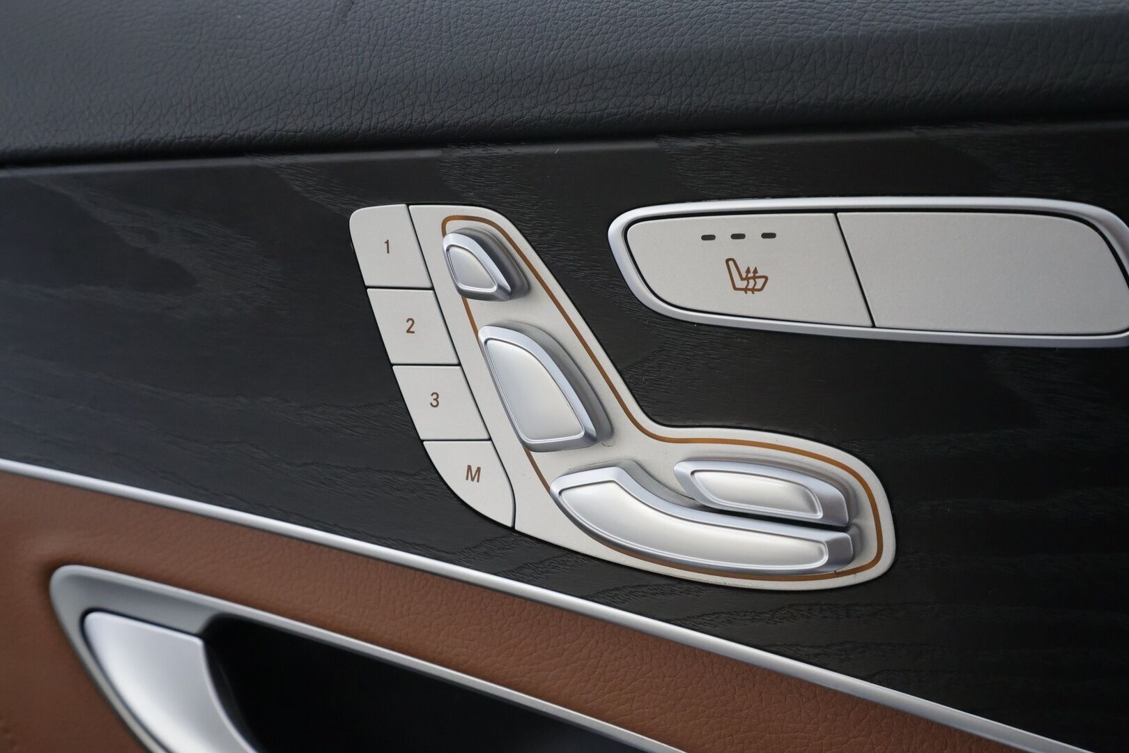 Mercedes-Benz C 2021 300 e T A Business AMG Edition EQ Power * Distronic+ / Lisälämmitin / Ruskeat Muistinahat / Multibeam-LED / 360-Kamera * - 2xLataus / Suomi-auto / Kahdet Renkaat