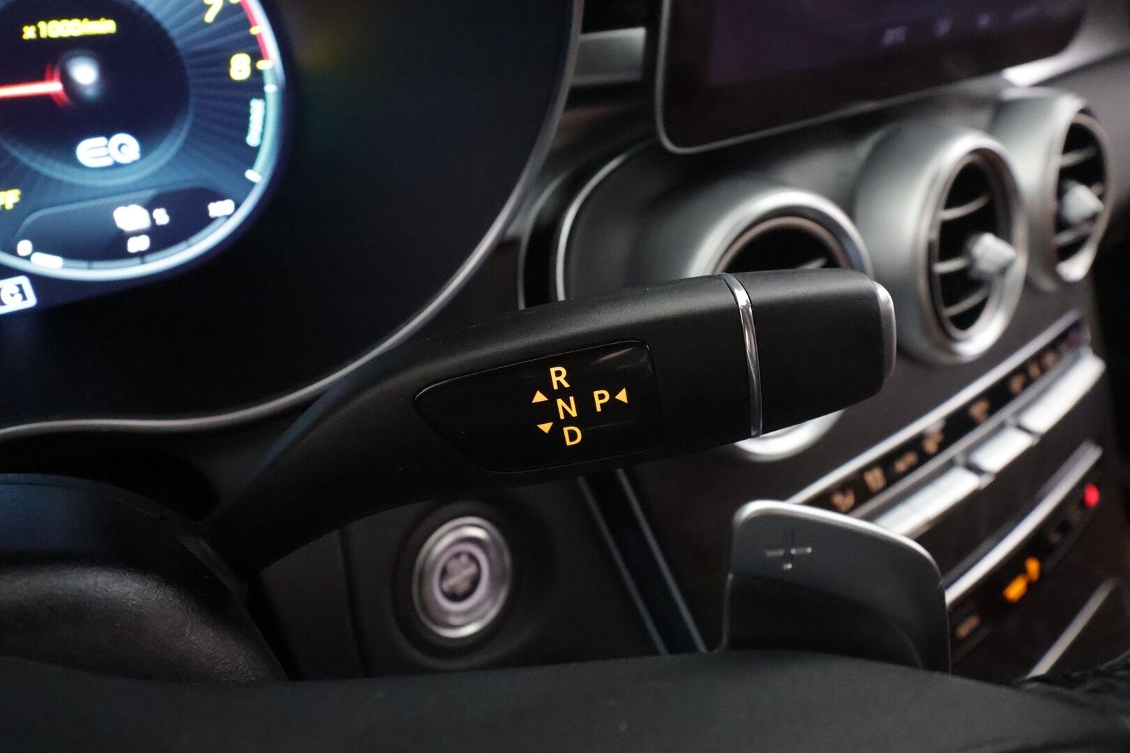 Mercedes-Benz C 2021 300 e T A Business AMG Edition EQ Power * Distronic+ / Lisälämmitin / Ruskeat Muistinahat / Multibeam-LED / 360-Kamera * - 2xLataus / Suomi-auto / Kahdet Renkaat