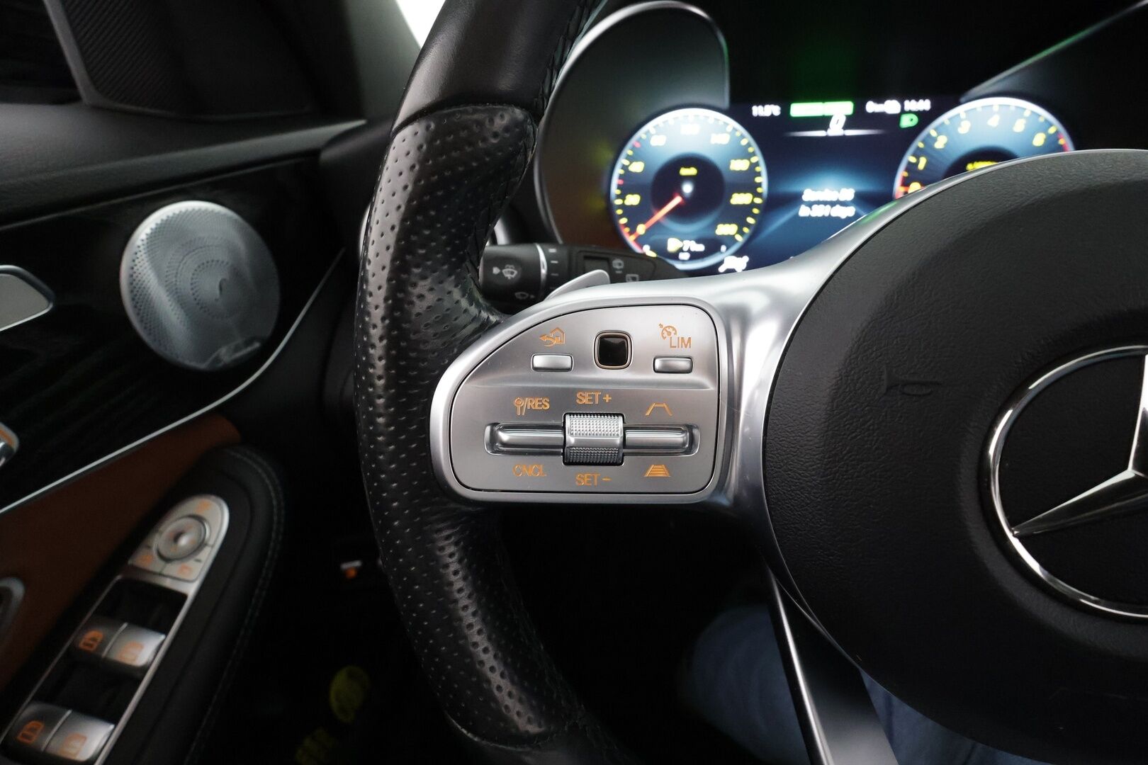 Mercedes-Benz C 2021 300 e T A Business AMG Edition EQ Power * Distronic+ / Lisälämmitin / Ruskeat Muistinahat / Multibeam-LED / 360-Kamera * - 2xLataus / Suomi-auto / Kahdet Renkaat