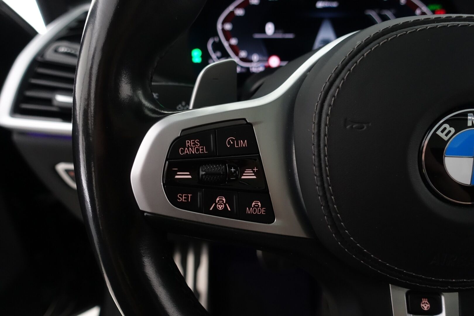 BMW X5 2021 G05 xDrive45e A Charged Edition M-Sport - | DAP | Nelipyöräohjaus | Night Vision | ACC | HUD | H/K | Ilma-alusta | Panorama | Vossen 22" | Laser | Koukku | 360° 3D | Muistinahat | 2X Renkaat & Vanteet |