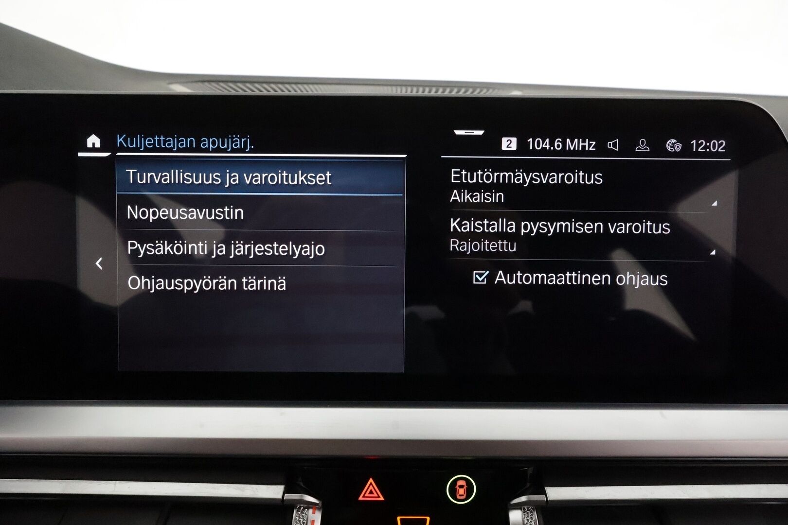 BMW 330 2020 G20 Sedan 330e A Charged Edition M Sport **Sporttipenkit / Digimittaristo / P.tutkat / Navi / Puolinahat** - 1.om Suomi-auto / Merkkhuollettu / Kahdet renkaat aluvanteilla