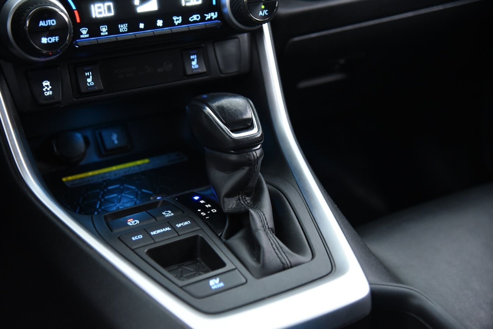 Toyota RAV4 2020 2,5 Hybrid Style Business / Suomi-Auto / Adapt. Vak. / JBL-Audio / P-Kamera / NAVI / LED / Sähköluukku - Juuri huollettu / Todella hyvin varusteltu! 