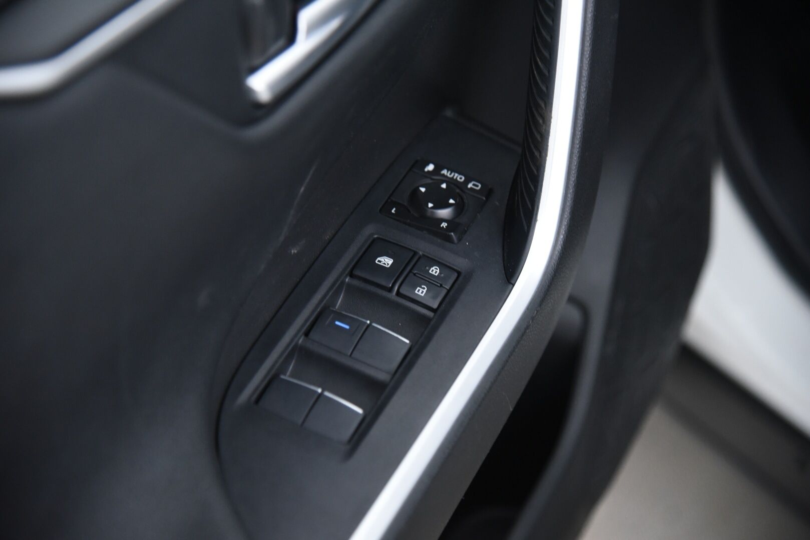 Toyota RAV4 2020 2,5 Hybrid Style Business / Suomi-Auto / Adapt. Vak. / JBL-Audio / P-Kamera / NAVI / LED / Sähköluukku - Juuri huollettu / Todella hyvin varusteltu! 