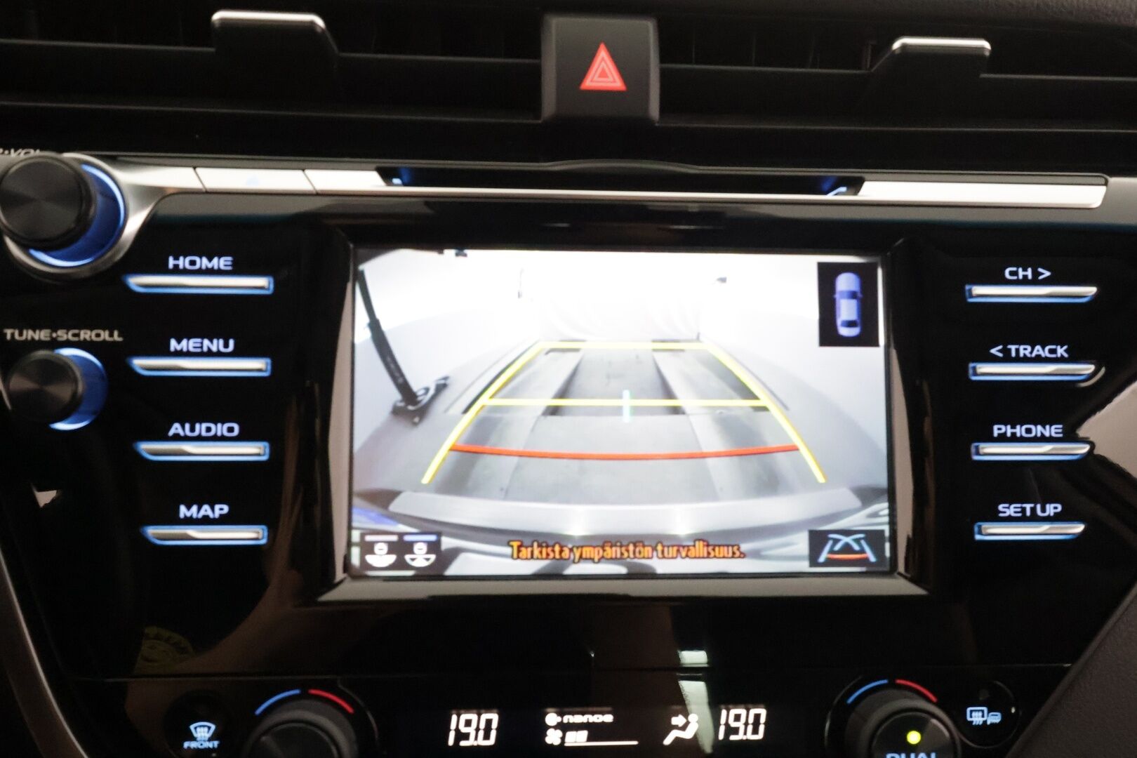 Toyota Camry 2020 2,5 Hybrid Active - Juuri huollettu | ACC | Sähkönahat | LED | P.kamera ja tutkat | Keyless | LTA | PCS | RSA | Bluetooth | Aut. pitkät | 1-om suomiauto | 2x renkaat aluin | - KORKO VAIN 3,99 %