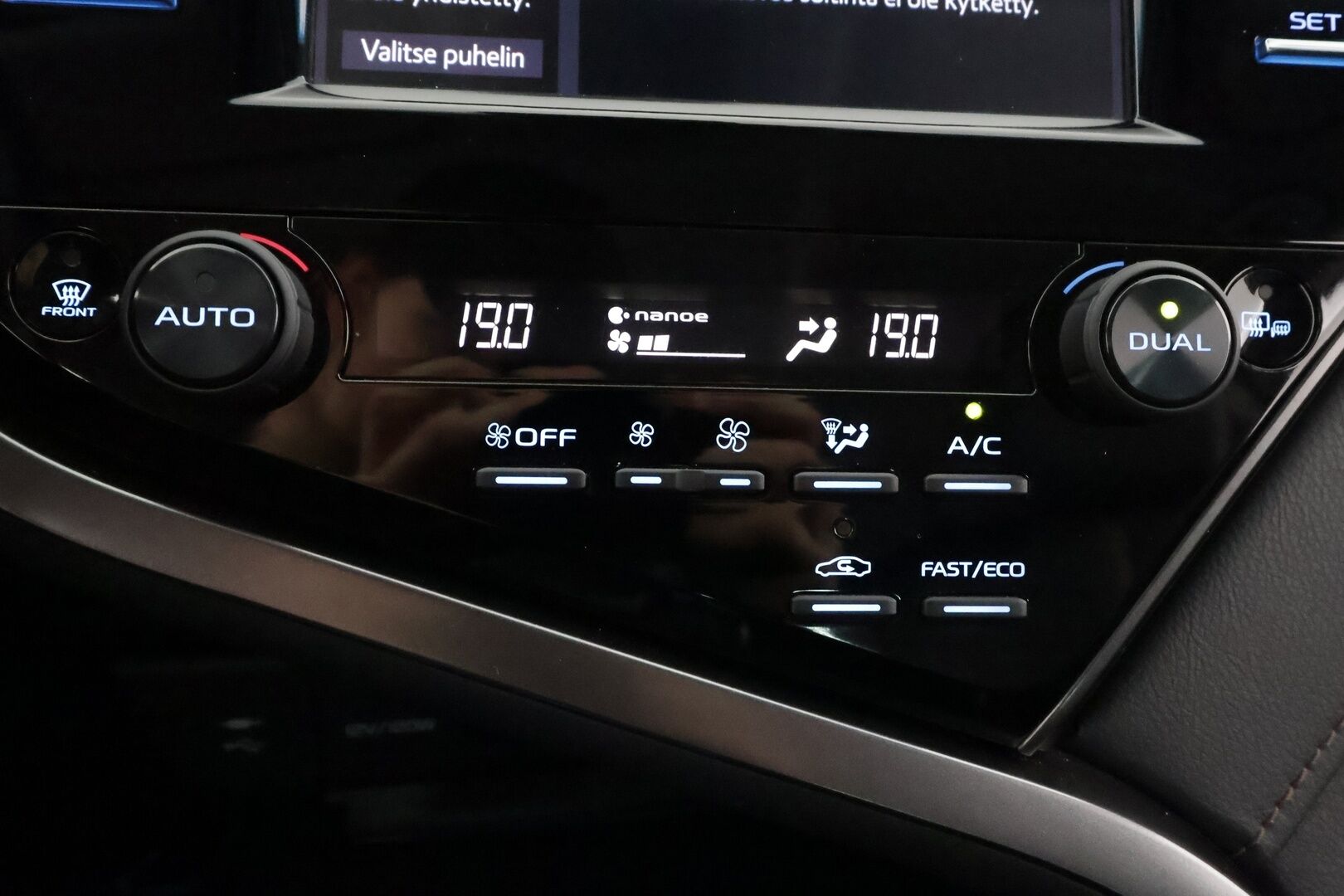 Toyota Camry 2020 2,5 Hybrid Active - Juuri huollettu | ACC | Sähkönahat | LED | P.kamera ja tutkat | Keyless | LTA | PCS | RSA | Bluetooth | Aut. pitkät | 1-om suomiauto | 2x renkaat aluin | - KORKO VAIN 3,99 %