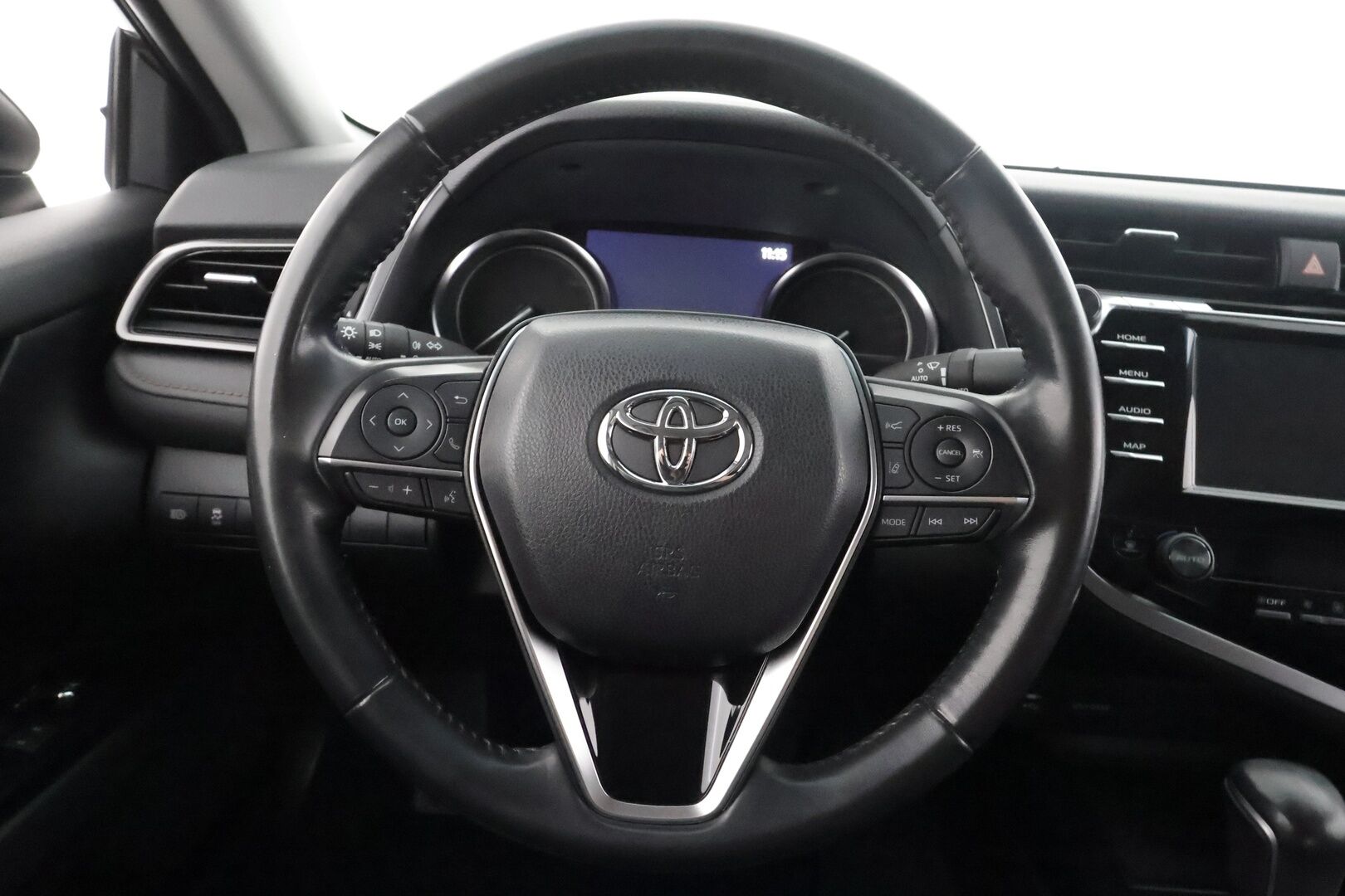 Toyota Camry 2020 2,5 Hybrid Active - Juuri huollettu | ACC | Sähkönahat | LED | P.kamera ja tutkat | Keyless | LTA | PCS | RSA | Bluetooth | Aut. pitkät | 1-om suomiauto | 2x renkaat aluin | - KORKO VAIN 3,99 %