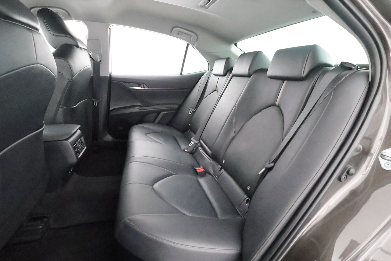Toyota Camry 2020 2,5 Hybrid Active - Juuri huollettu | ACC | Sähkönahat | LED | P.kamera ja tutkat | Keyless | LTA | PCS | RSA | Bluetooth | Aut. pitkät | 1-om suomiauto | 2x renkaat aluin | - KORKO VAIN 3,99 %