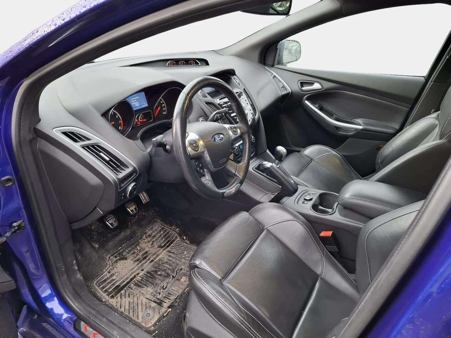 Ford Focus 2013 2,0 EcoBoost 250 hv ST M6 Wagon / Lohkolämmitin / Xenon / Vakkari / Recaro-sähköpenkit / Nahkasisusta / - Juuri huollettu ja katsastettu / Lämmitettävä tuulilasi - HULLU BLACKWEEK KORKOTARJOUS 2,49%