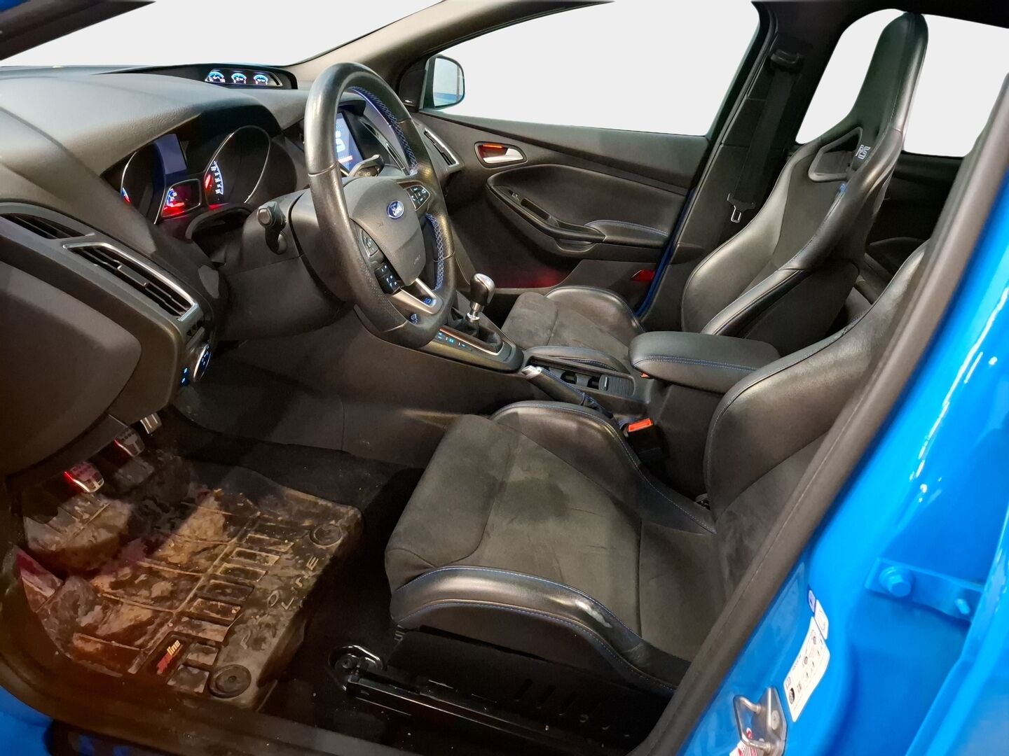 FORD Focus 2017 Focus RS 2,3 EcoBoost 350 hv M6 RS 5-ov. / Kuppipenkit / Sony / Kattoluukku / P-kamera / Vakkari - Merkkihuollettu / Huippu yksilö!